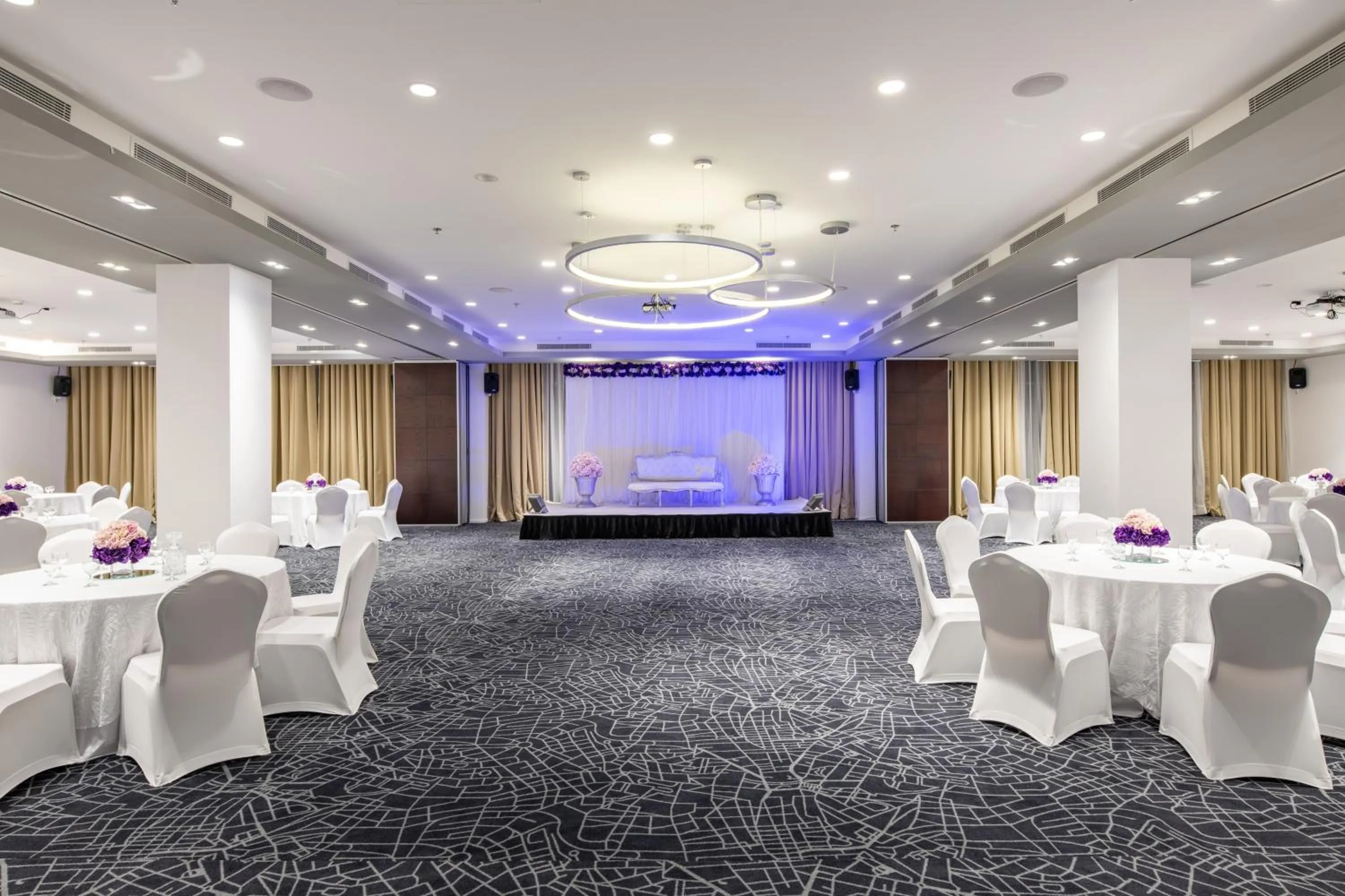 Banquet/Function facilities in Radisson Hotel & Apartments Dammam Industrial City