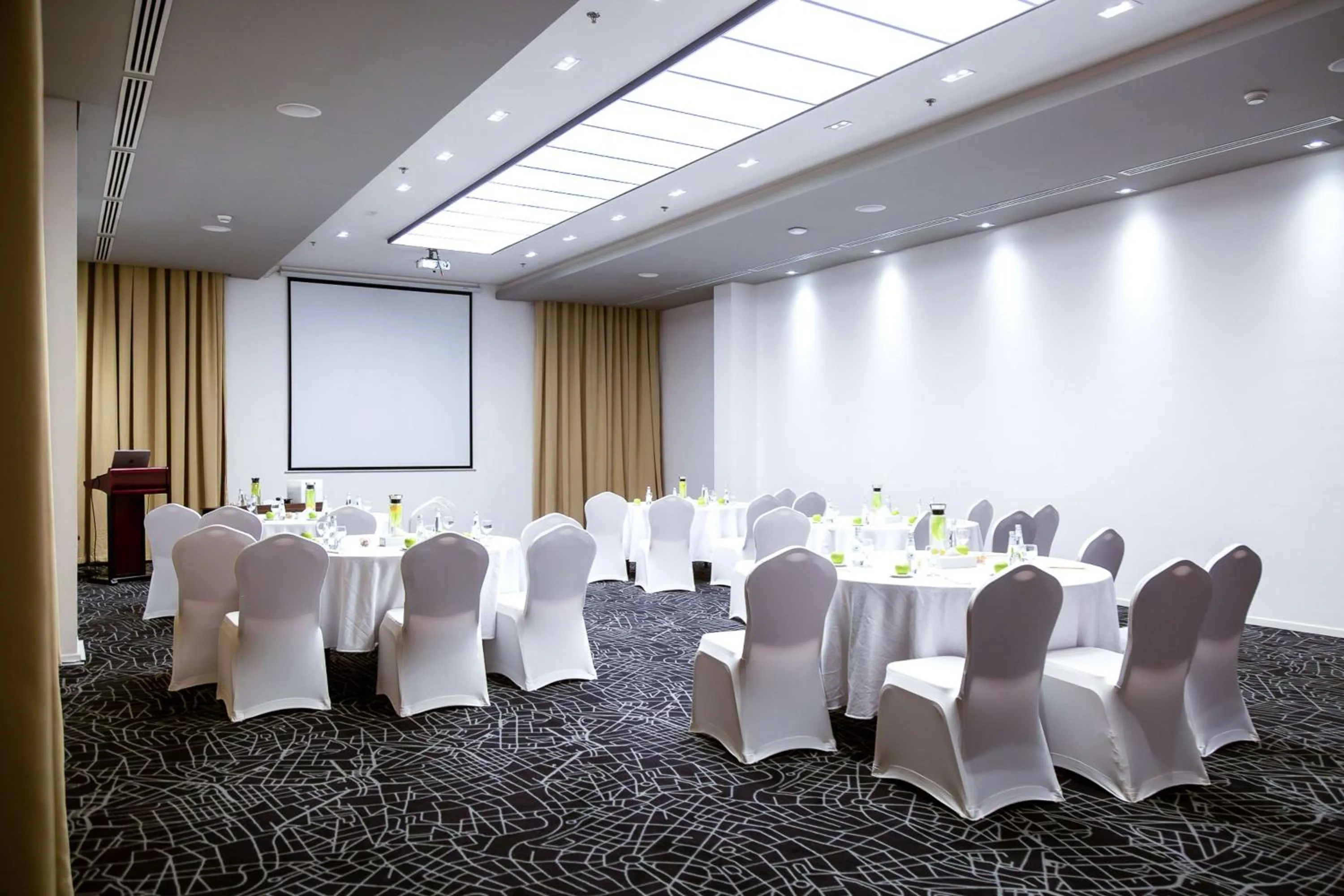 Meeting/conference room in Radisson Hotel & Apartments Dammam Industrial City