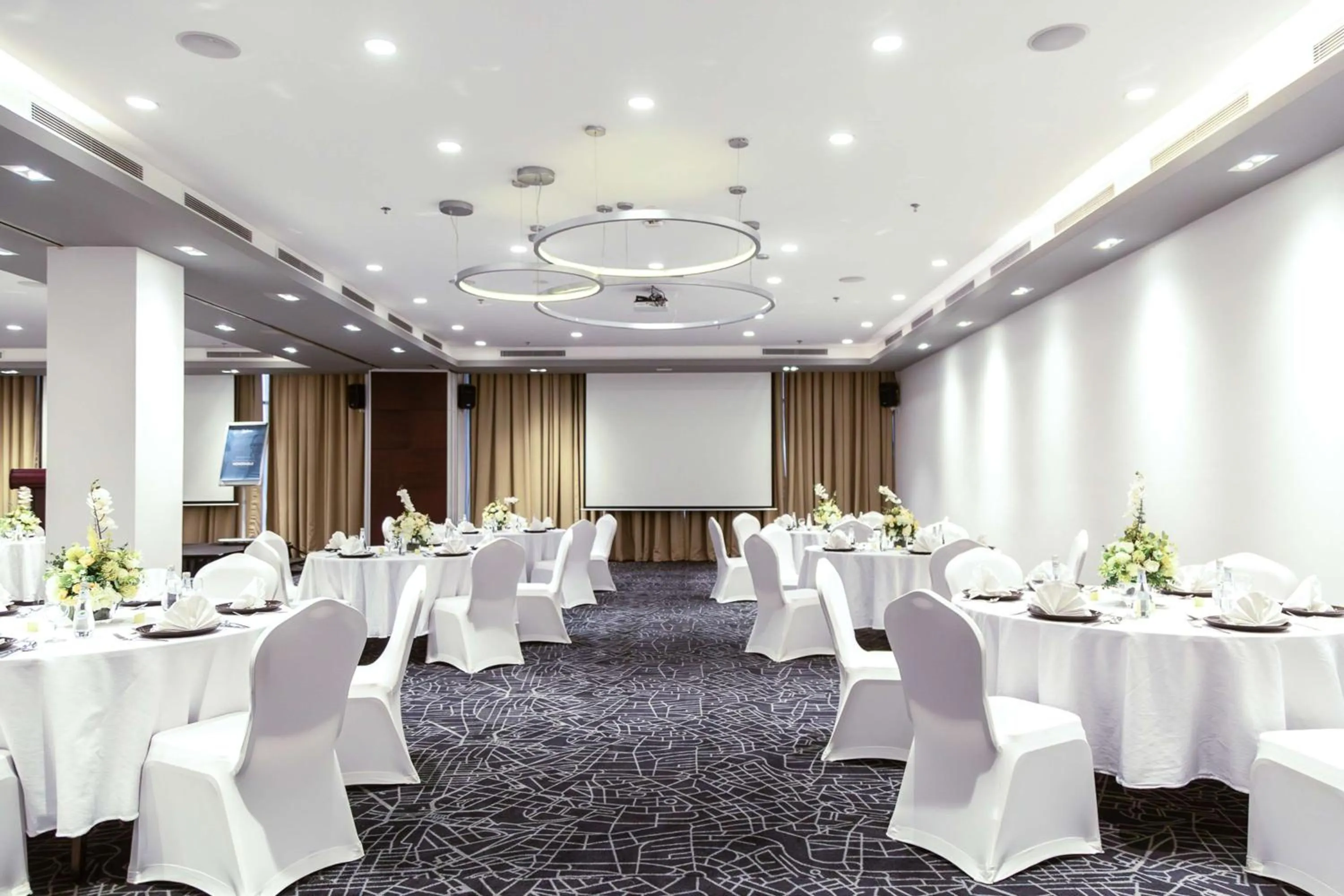 Banquet/Function facilities in Radisson Hotel & Apartments Dammam Industrial City