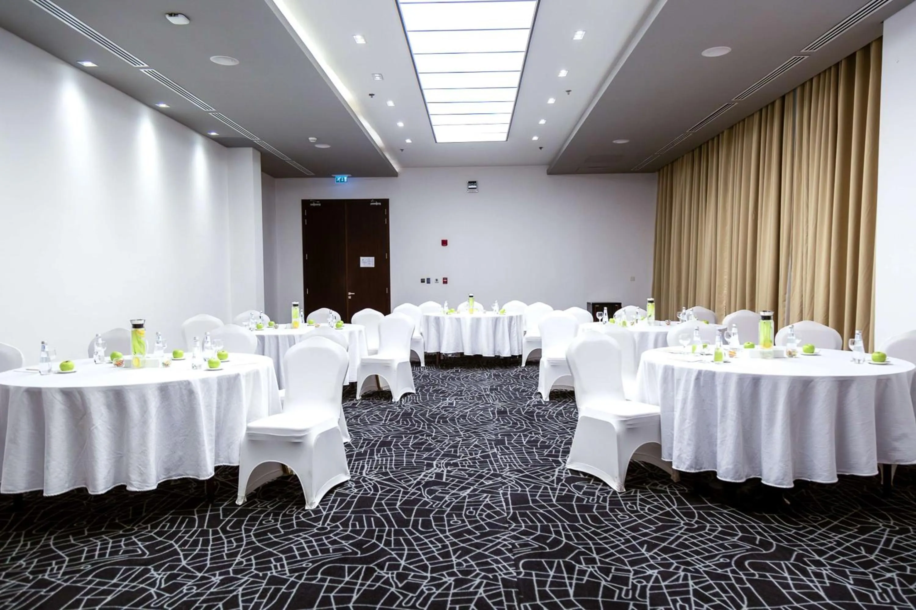 Meeting/conference room in Radisson Hotel & Apartments Dammam Industrial City
