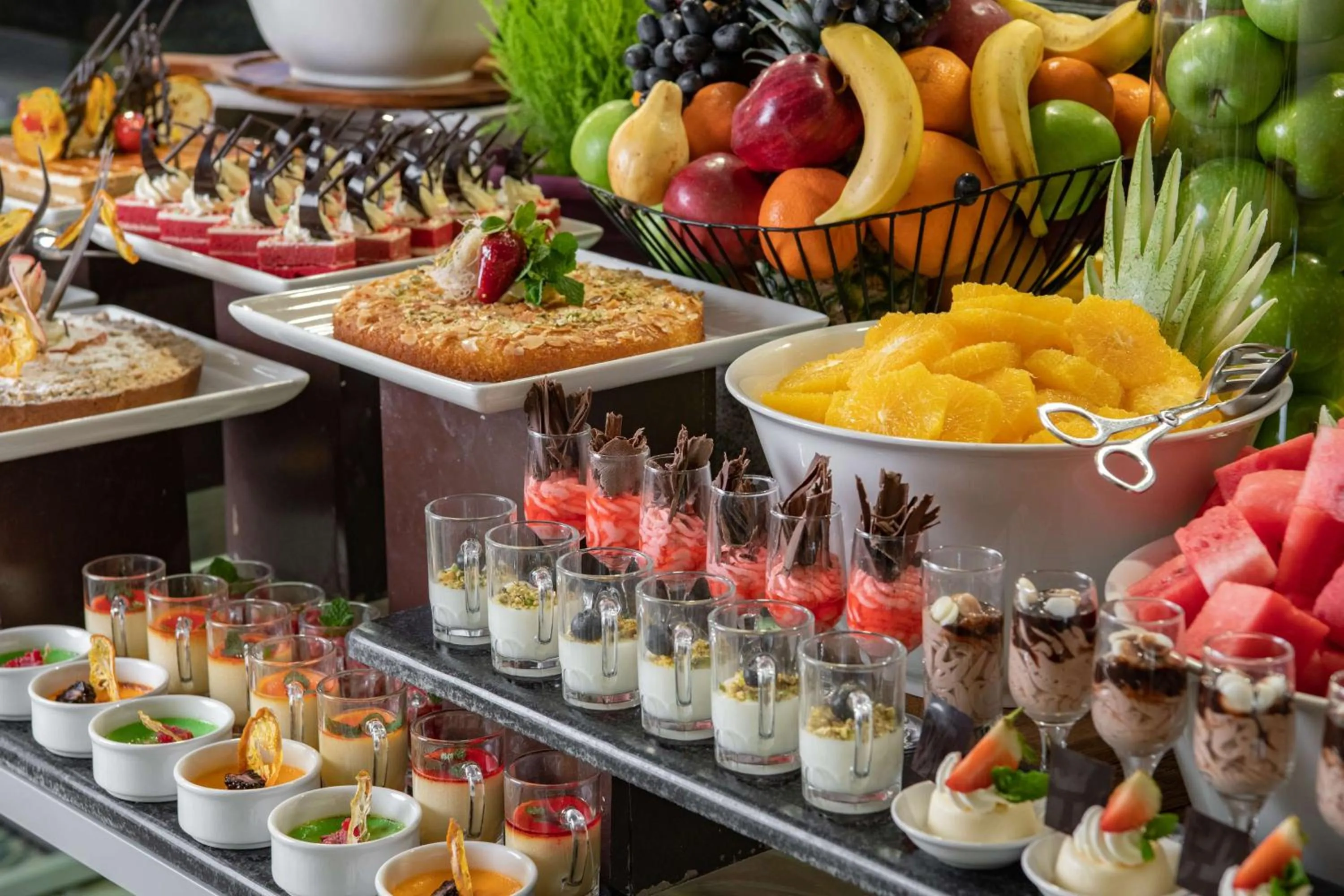 Restaurant/places to eat in Radisson Hotel & Apartments Dammam Industrial City