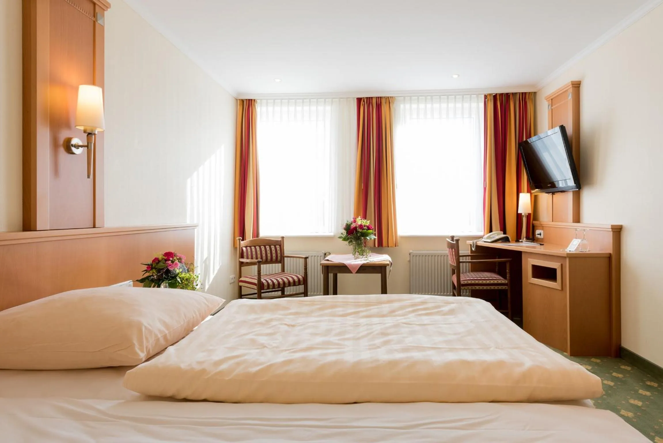 Photo of the whole room, Bed in Hotel Röhrs