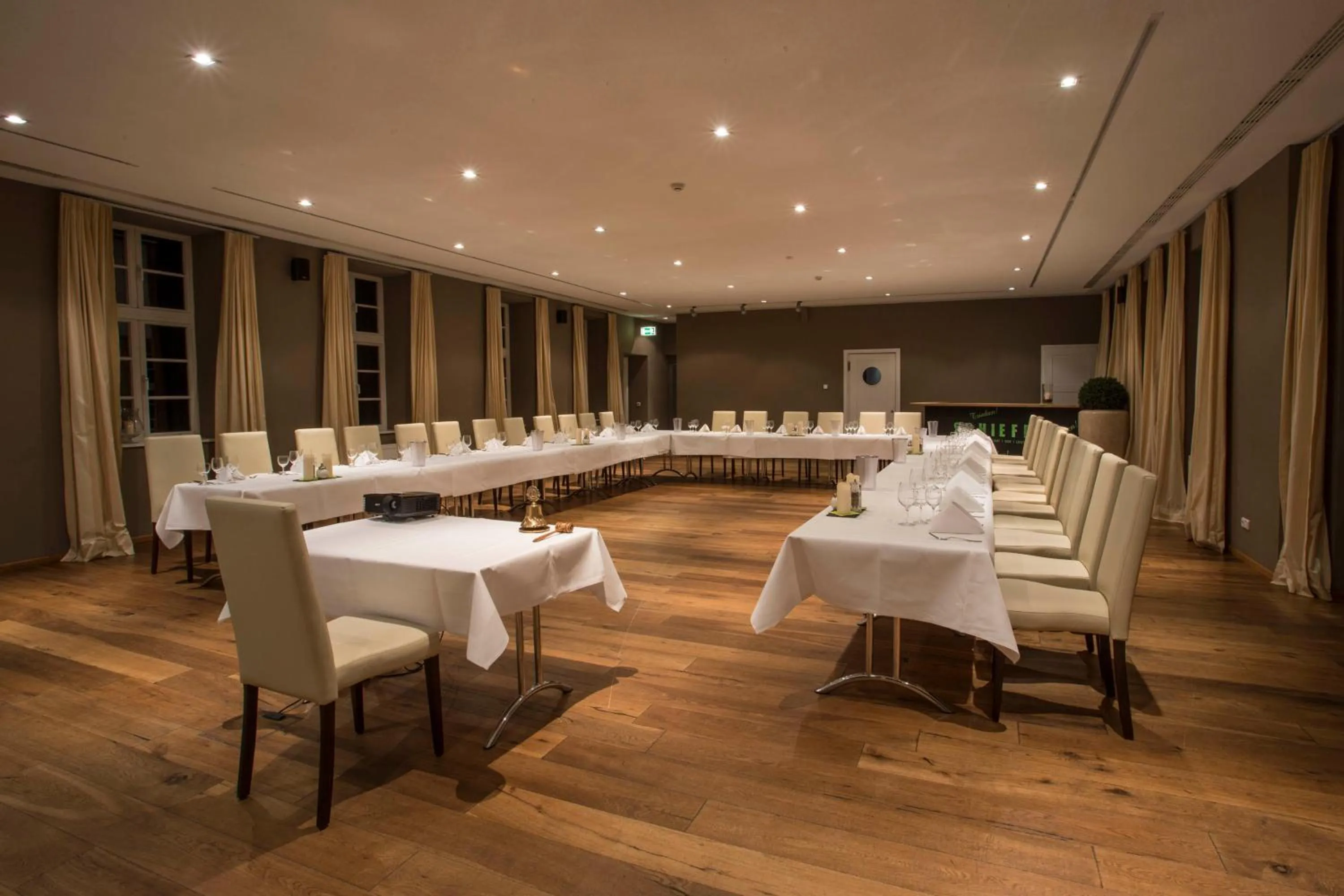 Meeting/conference room in Schiefer Suite Hotel & Apartments