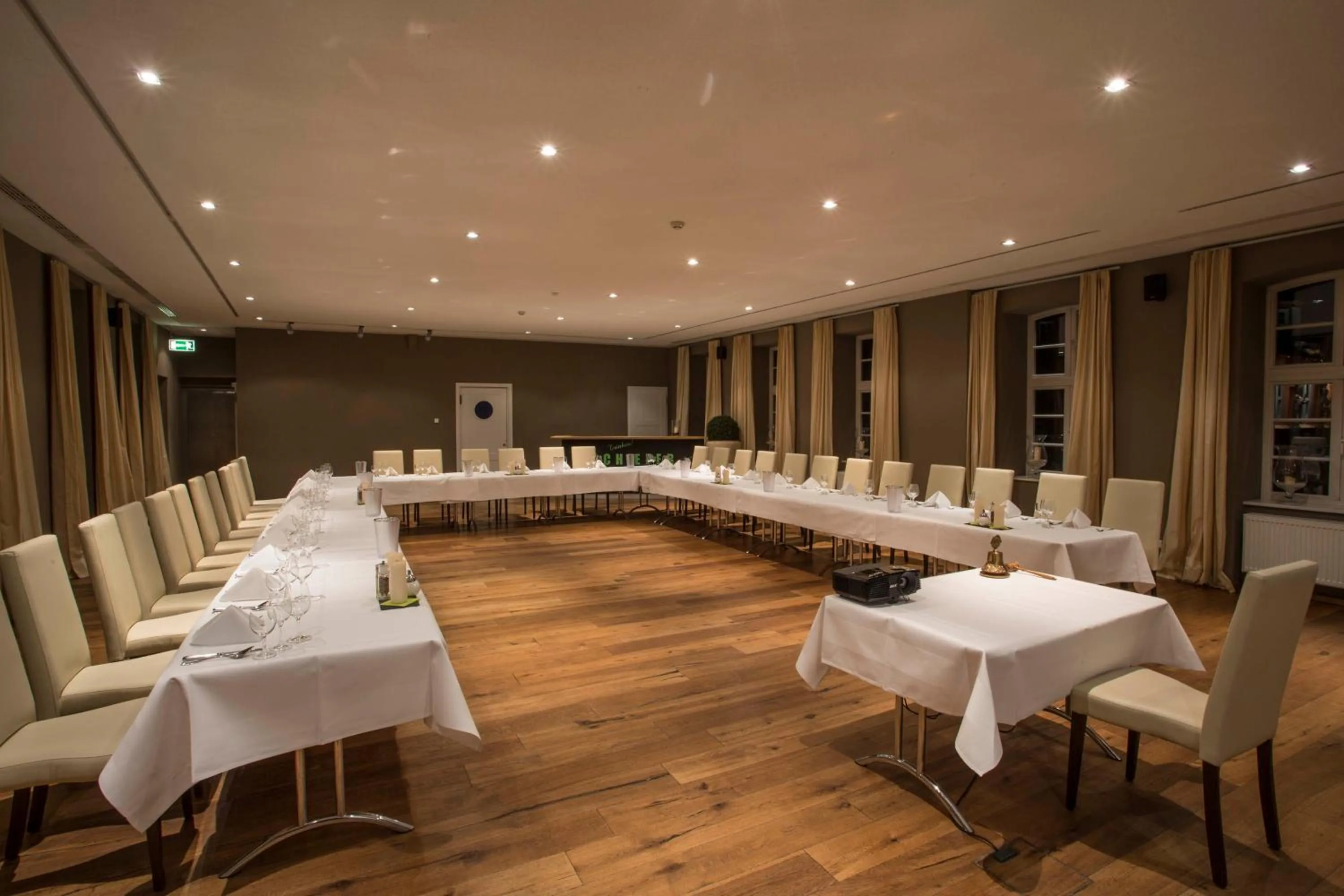 Meeting/conference room in Schiefer Suite Hotel & Apartments