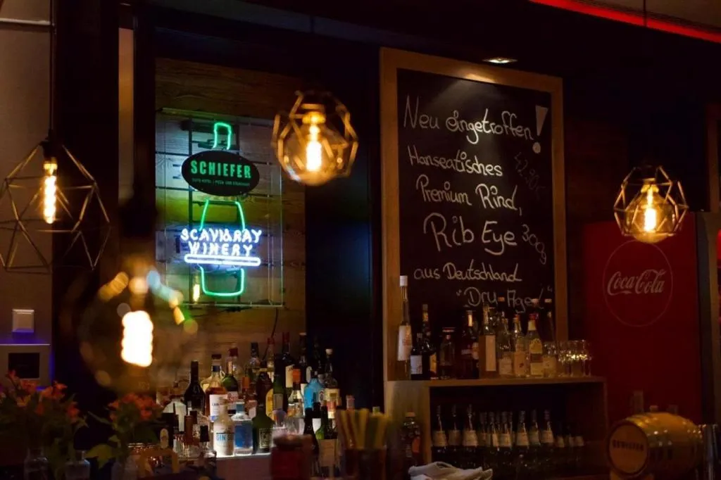 Restaurant/places to eat in Schiefer Suite Hotel & Apartments