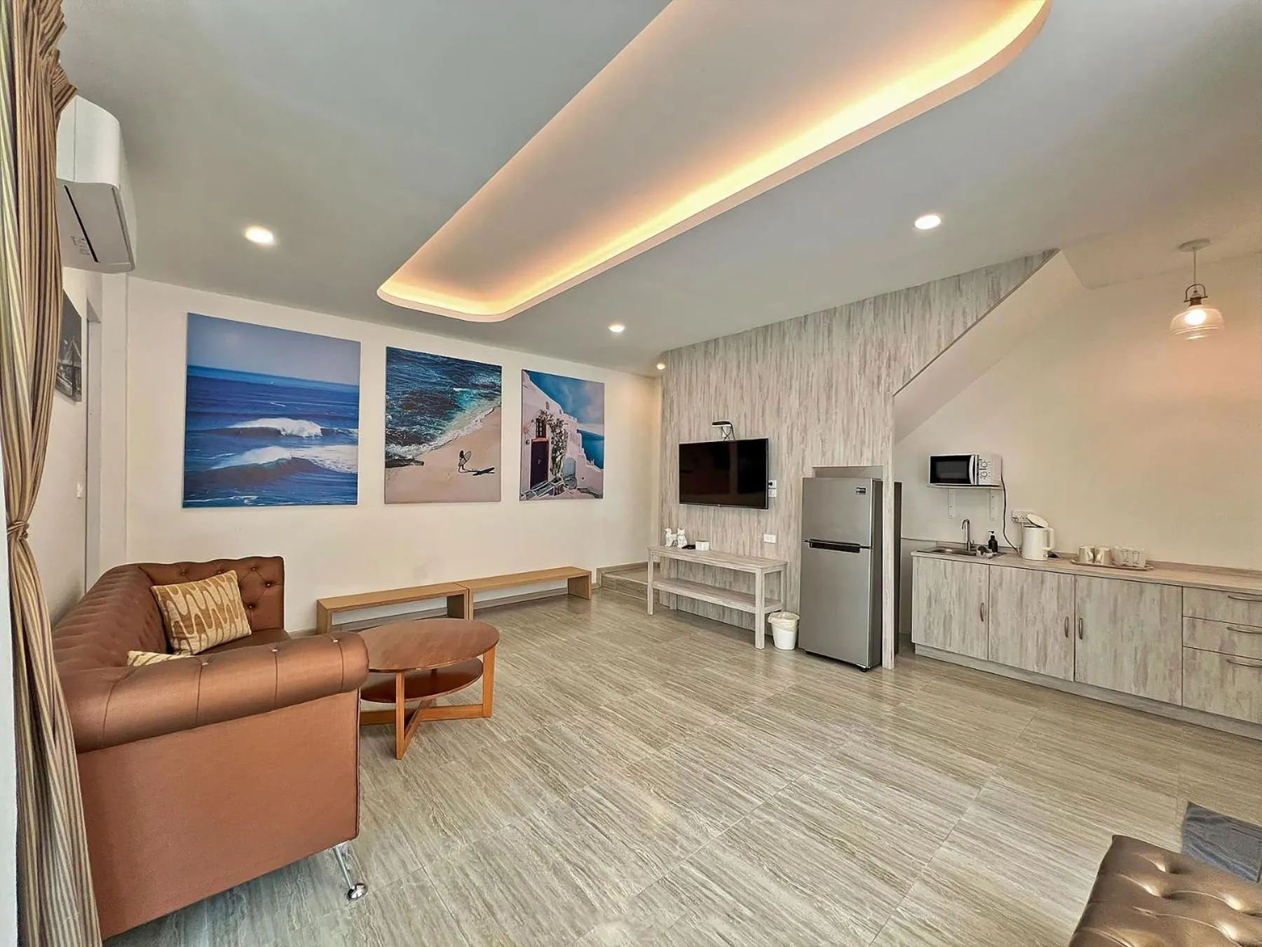 Communal lounge/ TV room in Phuiyara Resort