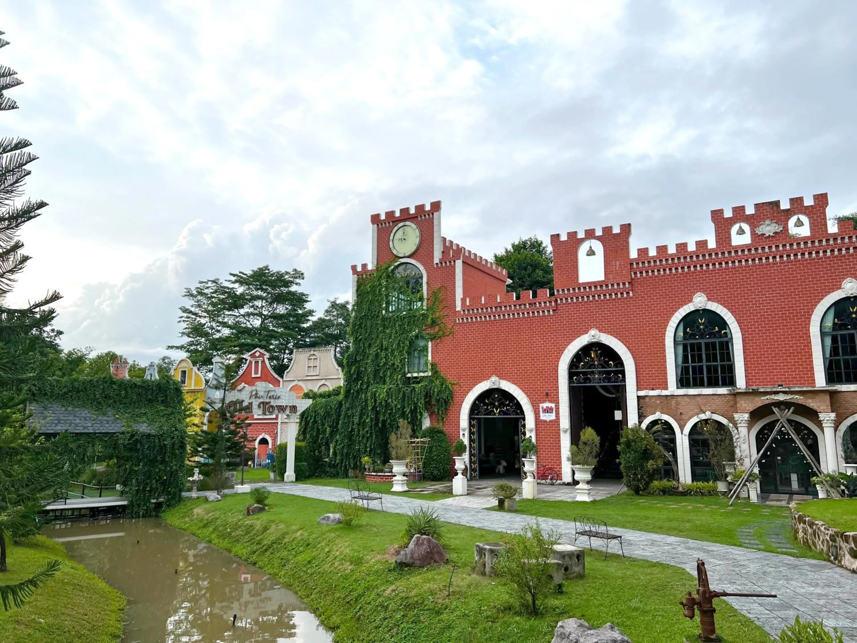 Restaurant/places to eat in Phuiyara Resort