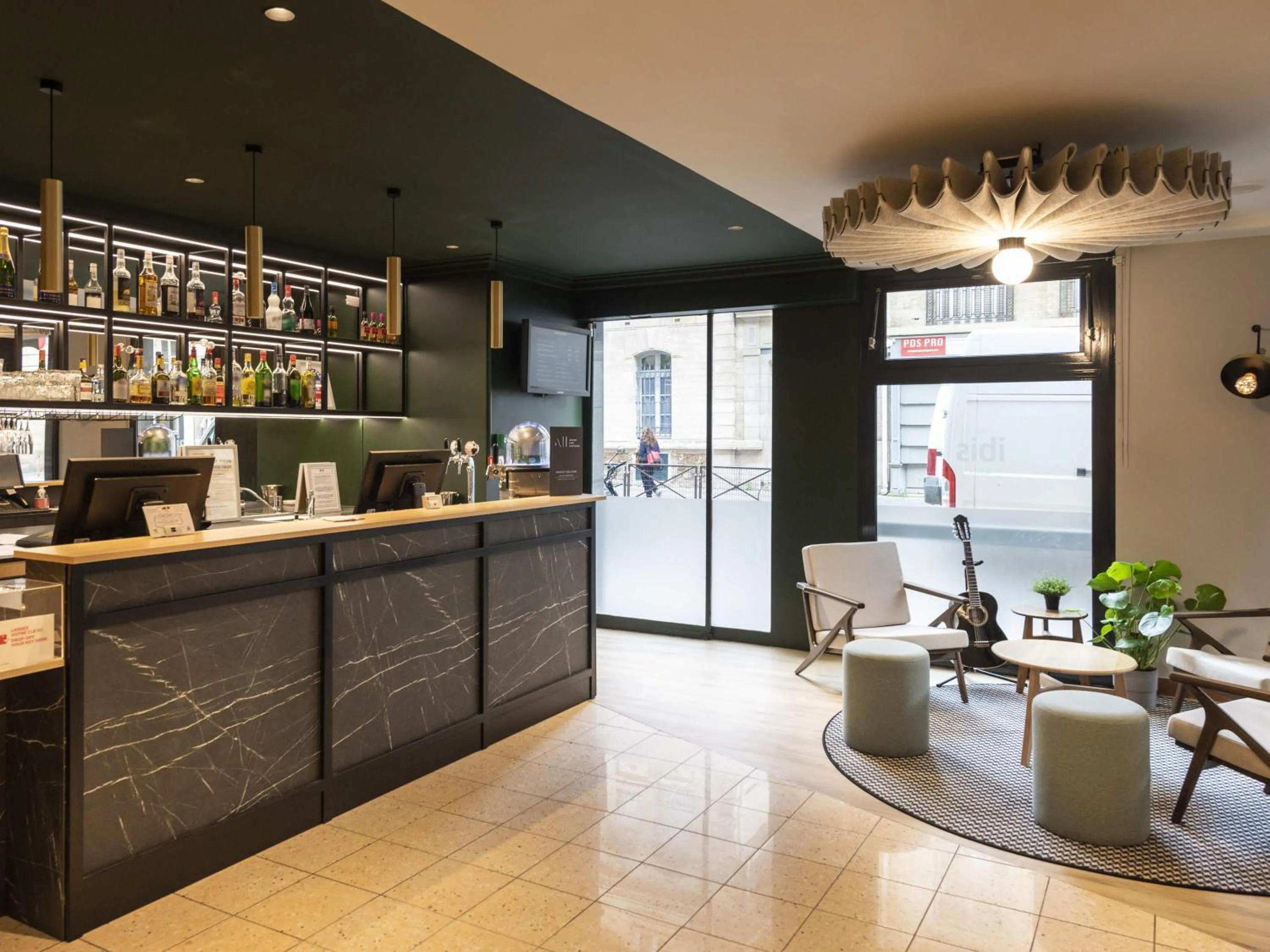 Lounge or bar in ibis Paris Bastille Faubourg St Antoine