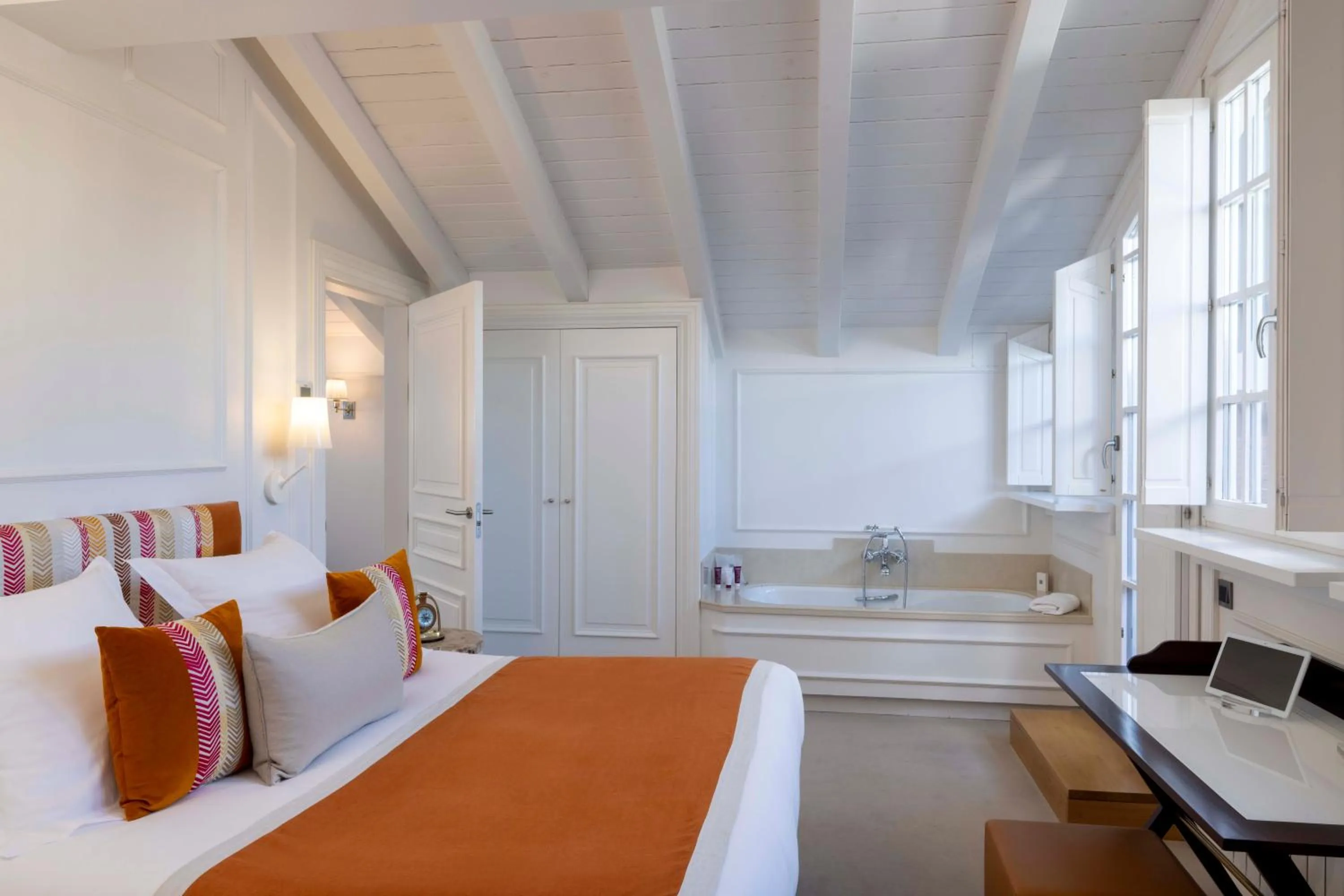 Photo of the whole room, Bed in Villa Magalean Hotel & Spa