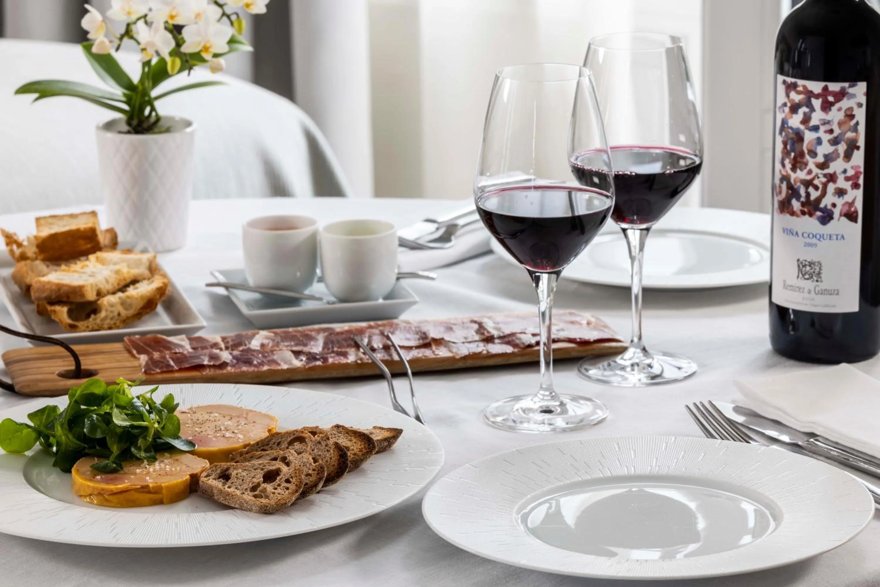 room service in Villa Magalean Hotel & Spa