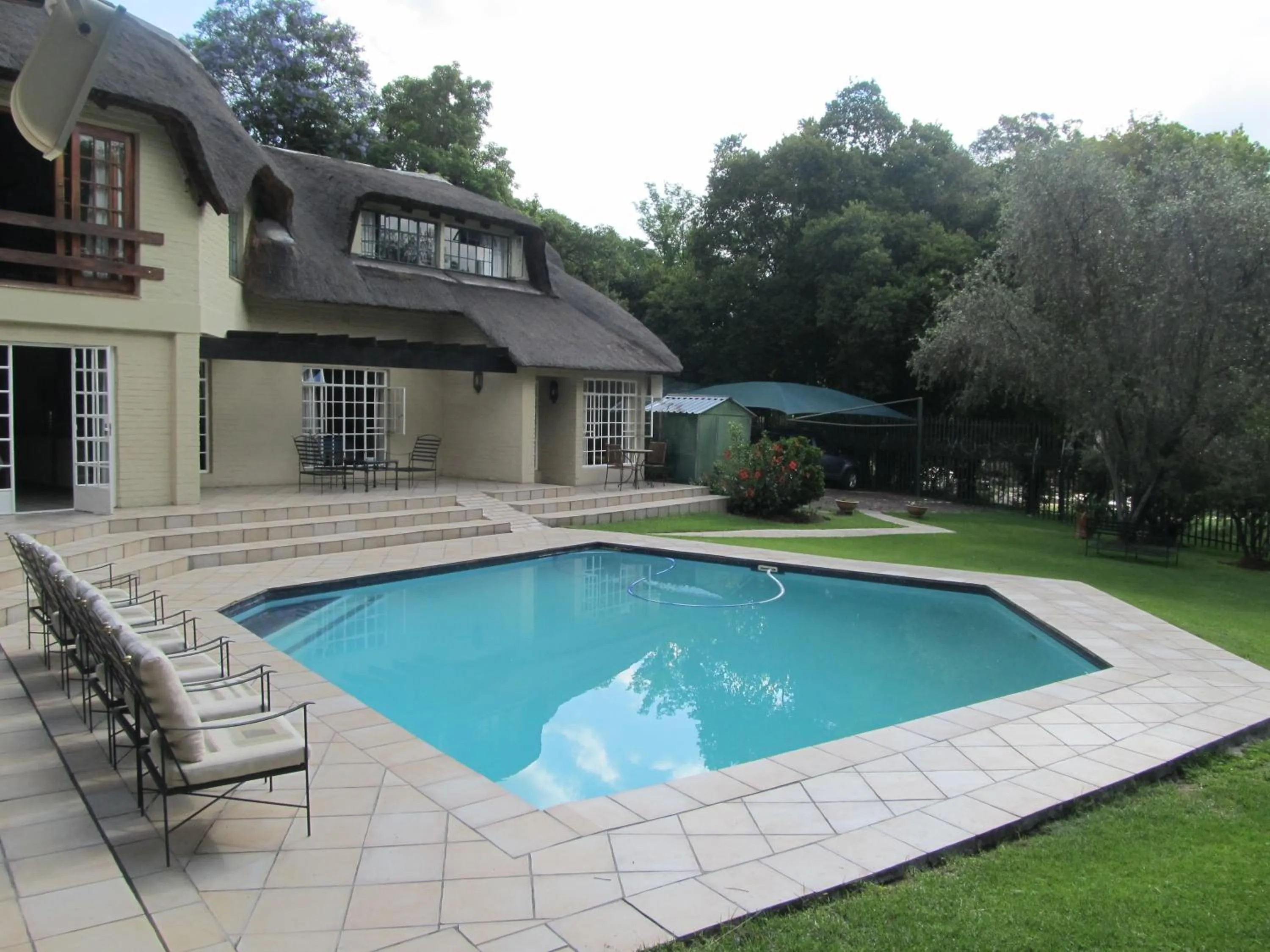 Swimming pool in Thatchfoord Lodge