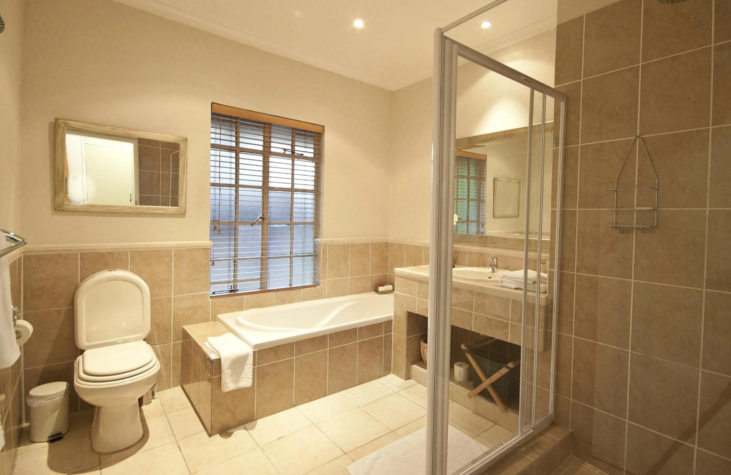 Bathroom in Thatchfoord Lodge