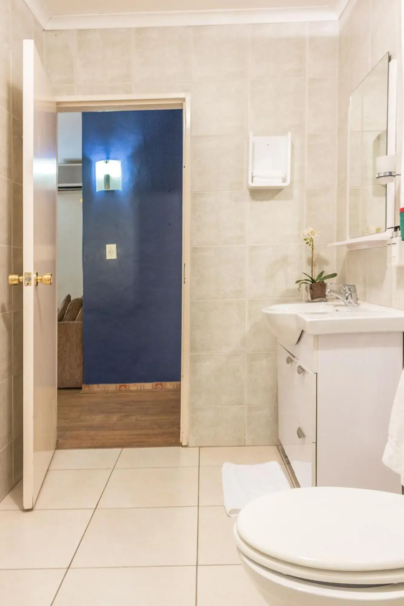 Comfort Triple Room with Shower - single occupancy in Thatchfoord Lodge Comfort Triple Room with Shower - single occupancy in Thatchfoord Lodge