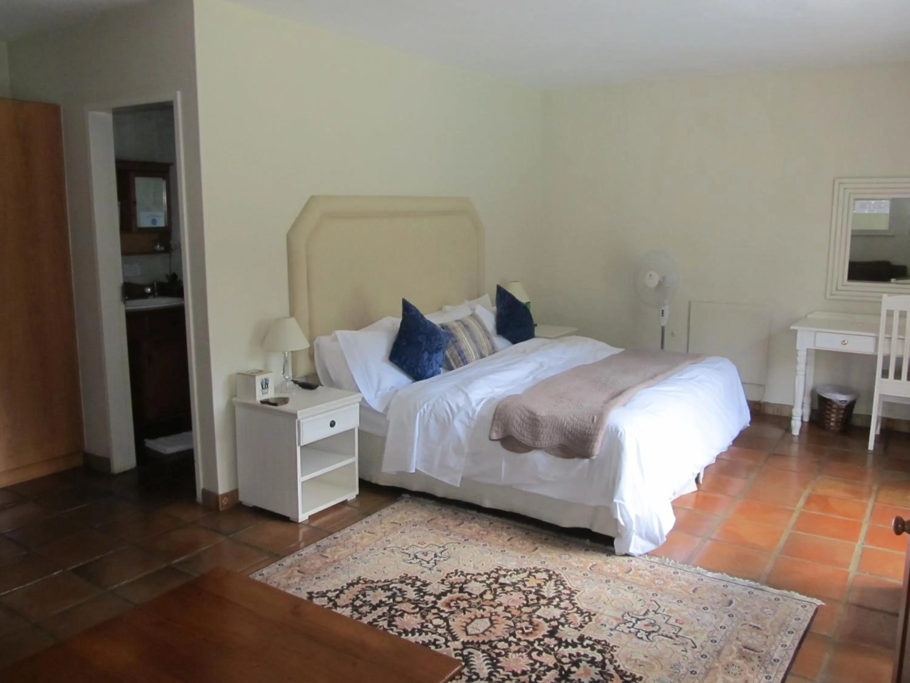 Photo of the whole room, Bed in Thatchfoord Lodge