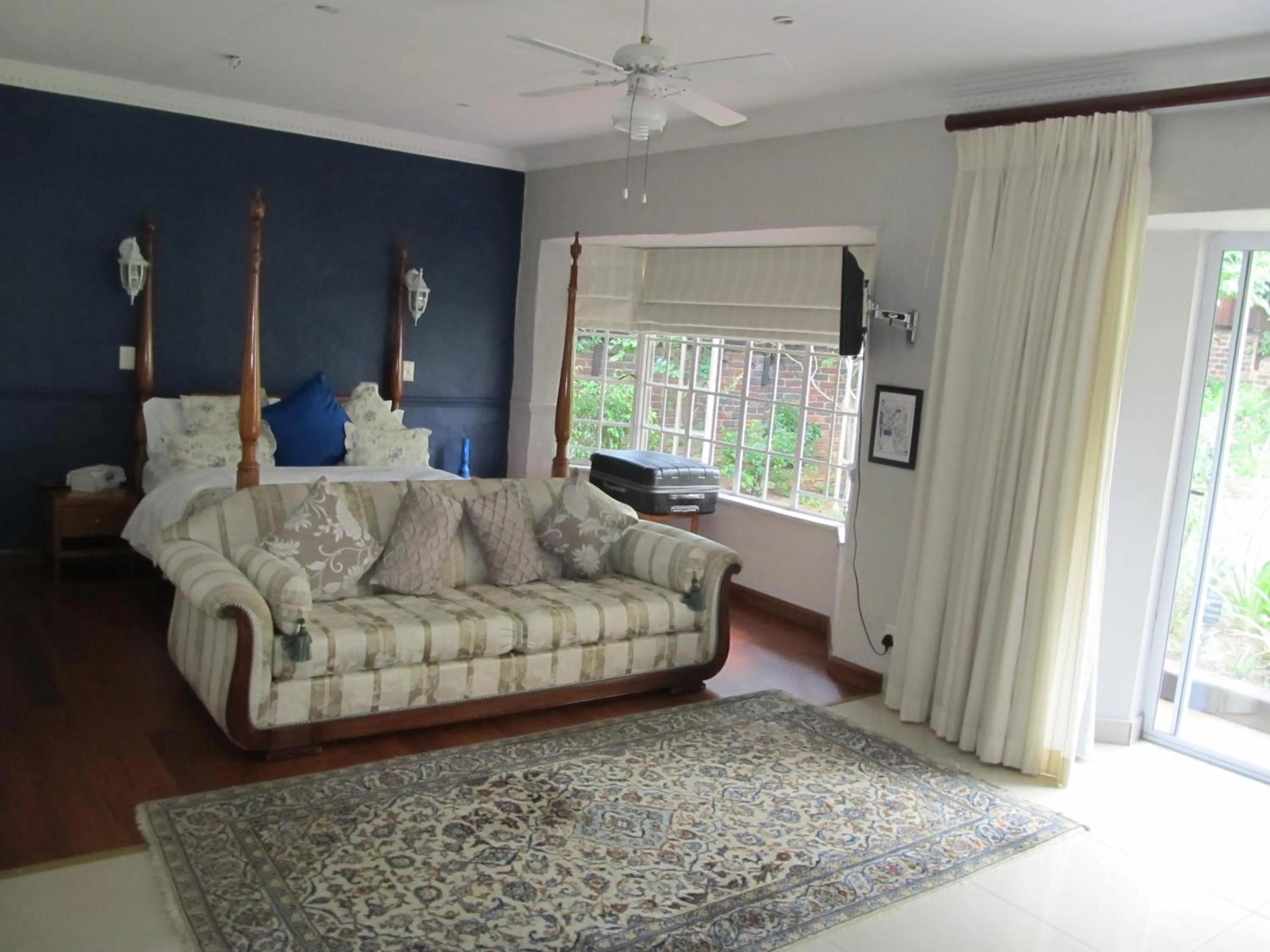 Photo of the whole room in Thatchfoord Lodge