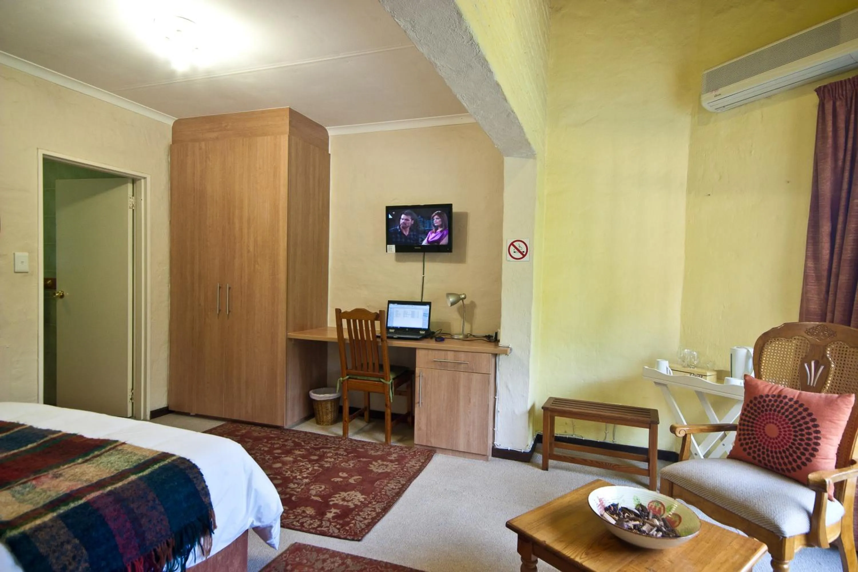 Photo of the whole room, Bed in Thatchfoord Lodge