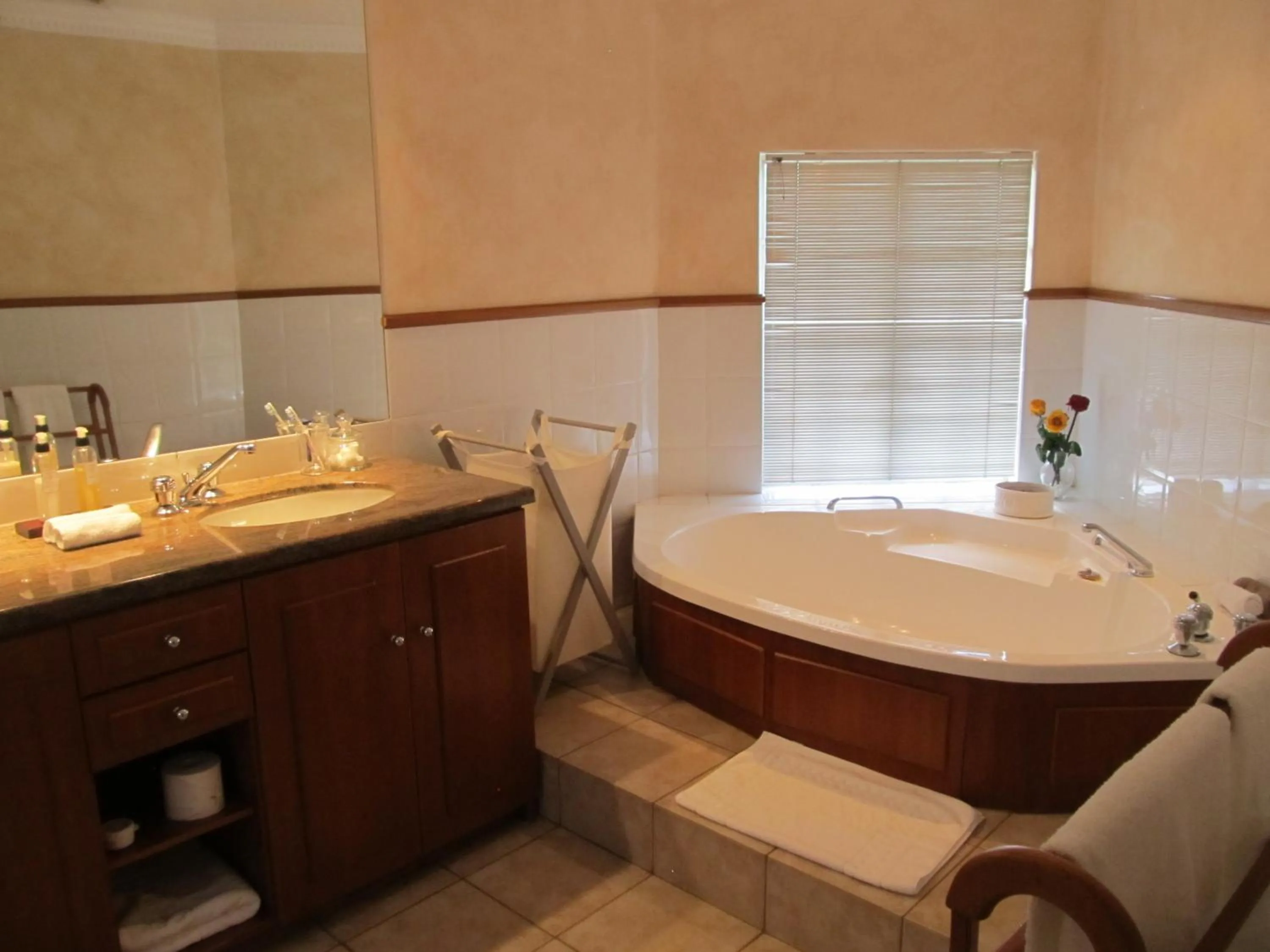 Bathroom in Thatchfoord Lodge