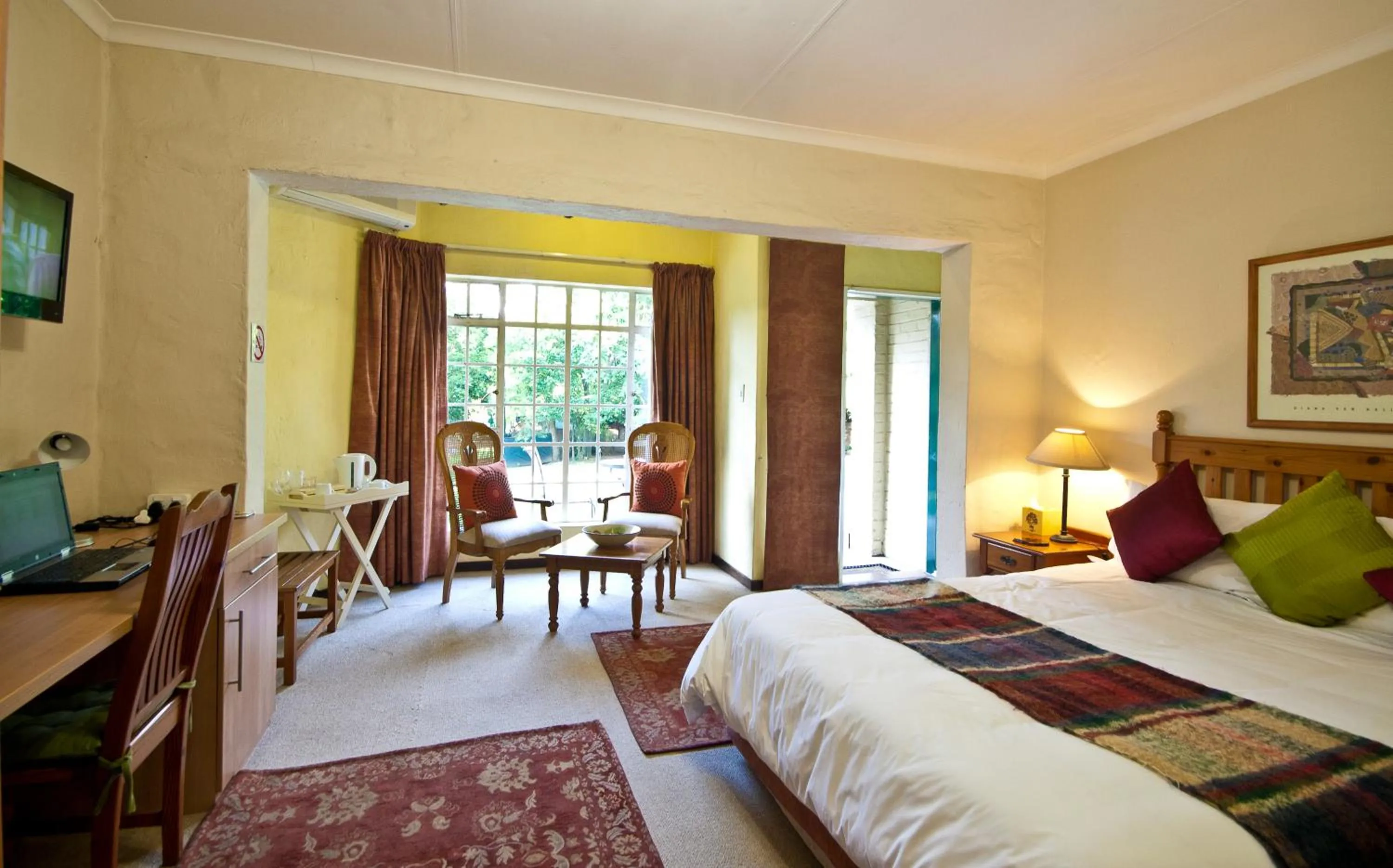 Photo of the whole room, Bed in Thatchfoord Lodge
