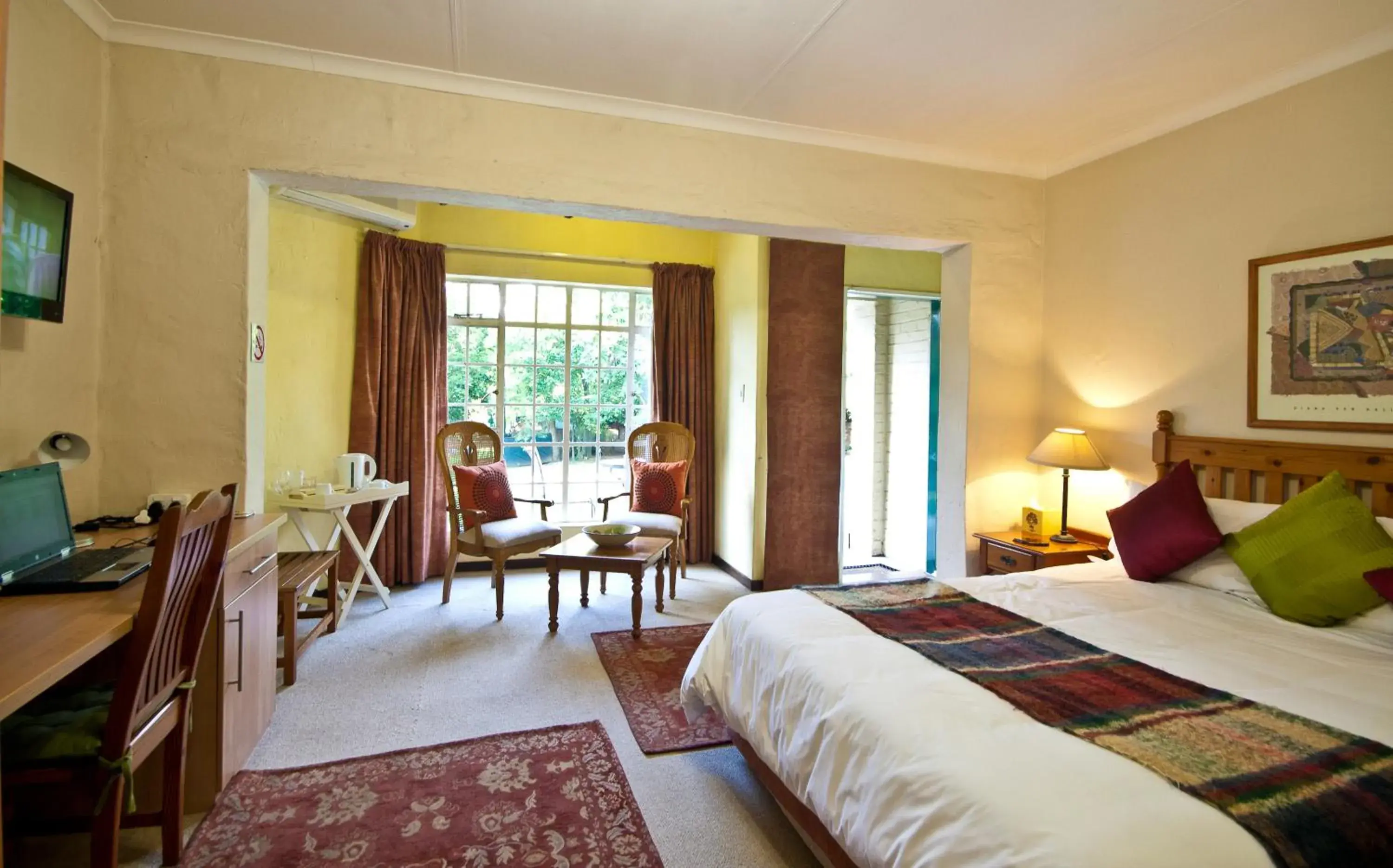 Queen Room with Pool View - single occupancy in Thatchfoord Lodge Queen Room with Pool View - single occupancy in Thatchfoord Lodge