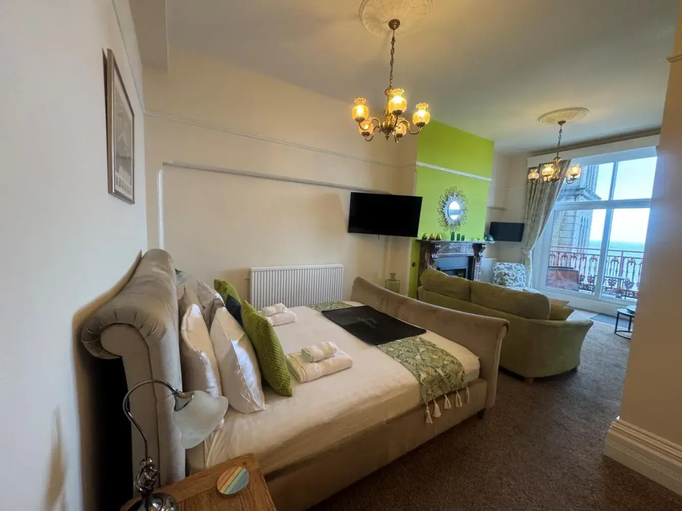 Deluxe Double Room with Balcony and Sea View in The Red Lion Hotel Deluxe Double Room with Balcony and Sea View in The Red Lion Hotel