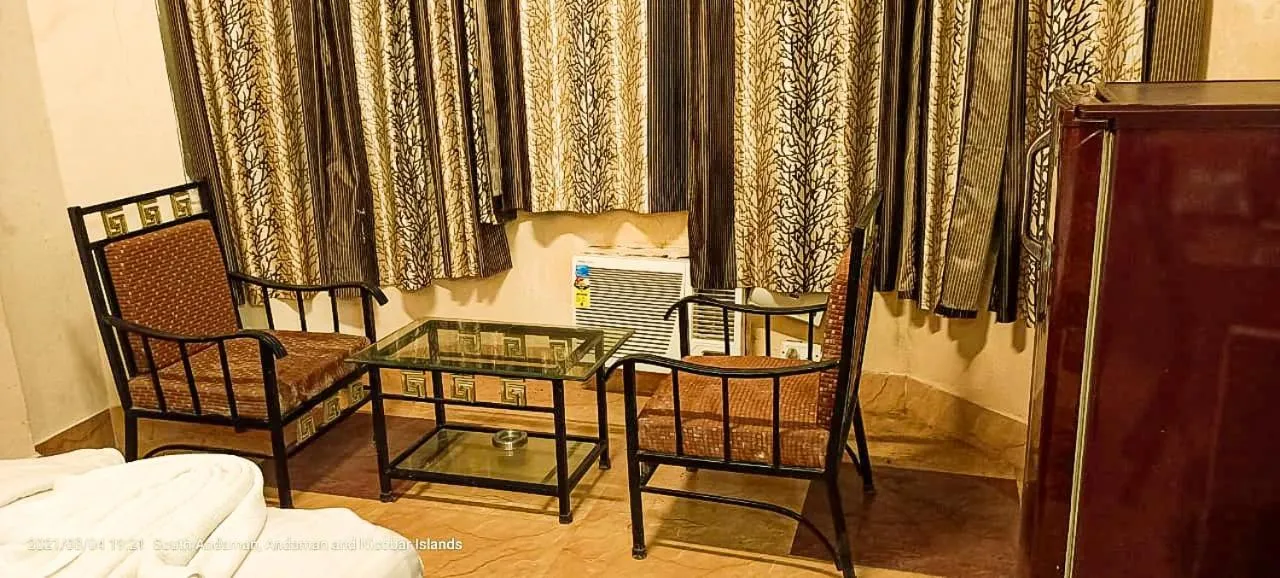 Seating area, Bed in The Kingdom, Havelock