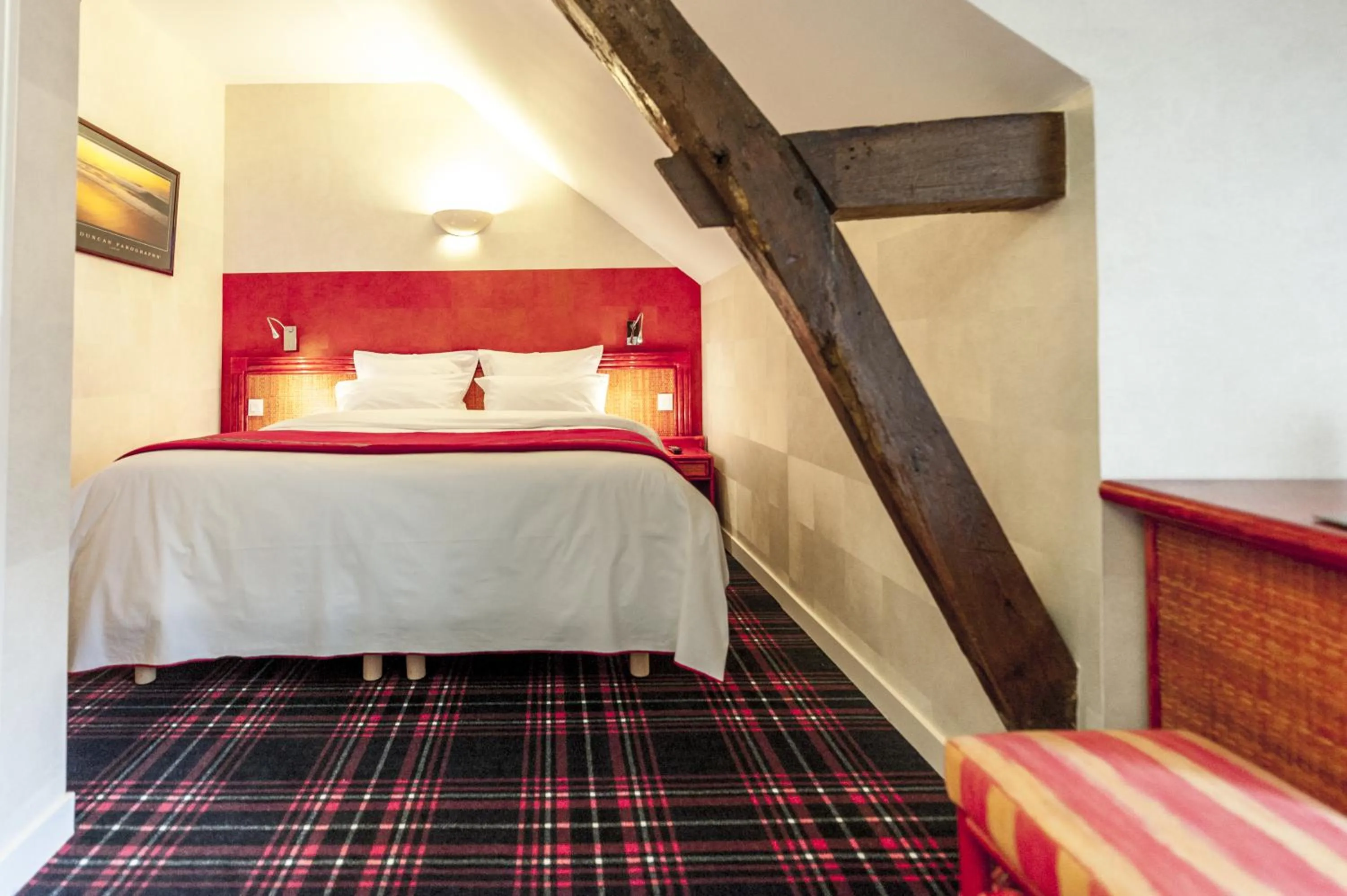 Bed in Logis Hôtel Restaurant Relais Du Gué De Selle