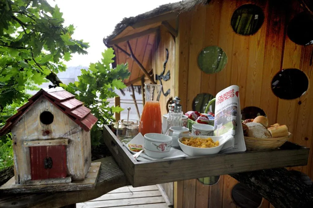 Breakfast in Logis Hôtel Restaurant Relais Du Gué De Selle