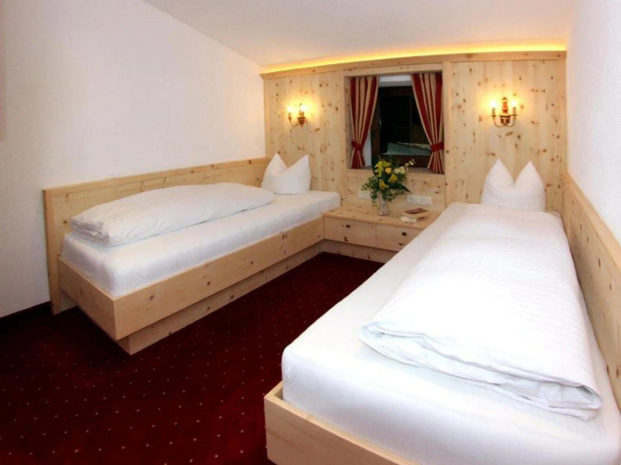 Photo of the whole room, Bed in Hotel Similaun