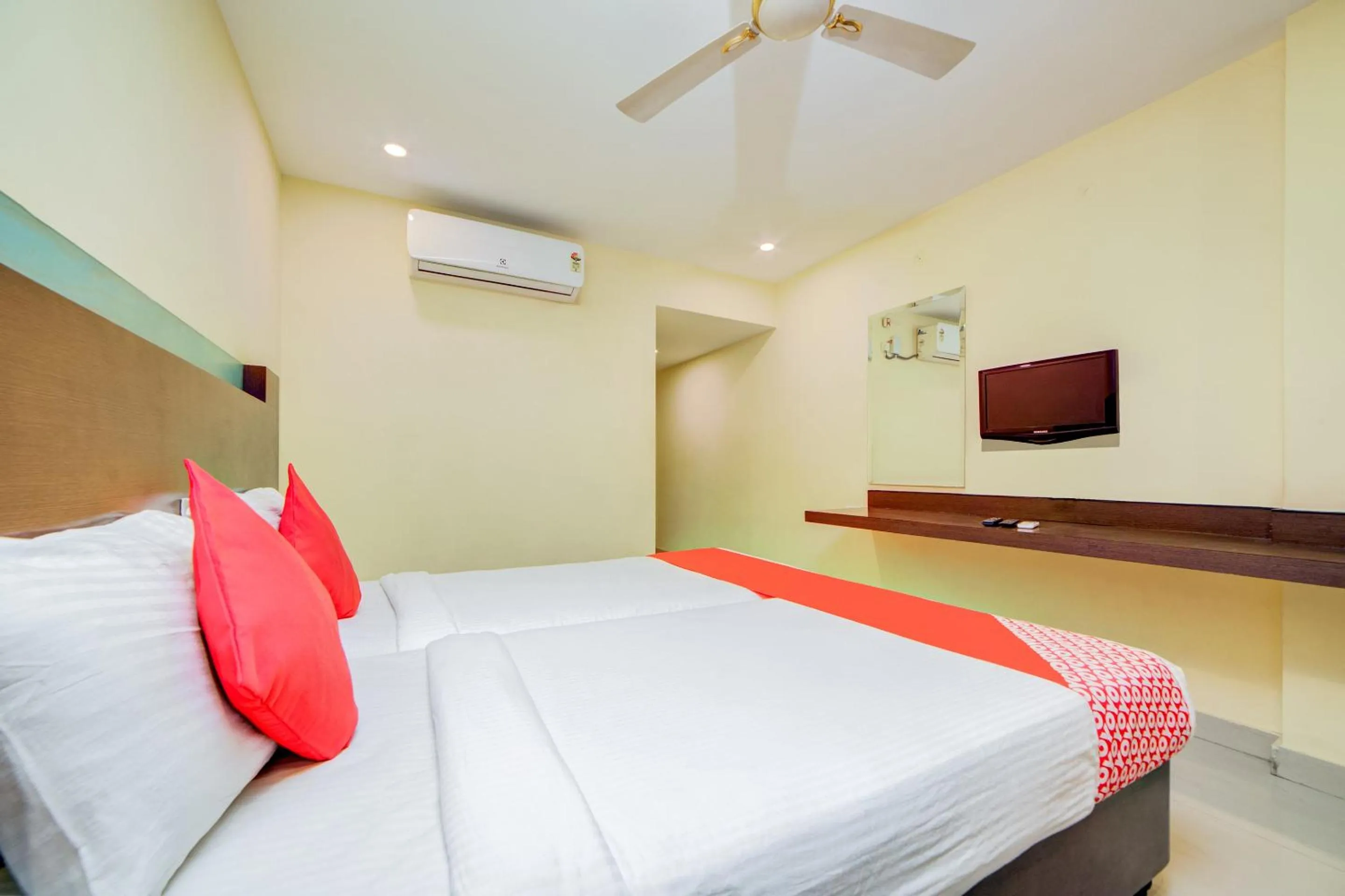 Bedroom, Bed in Hotel O Kachiguda Railway Station