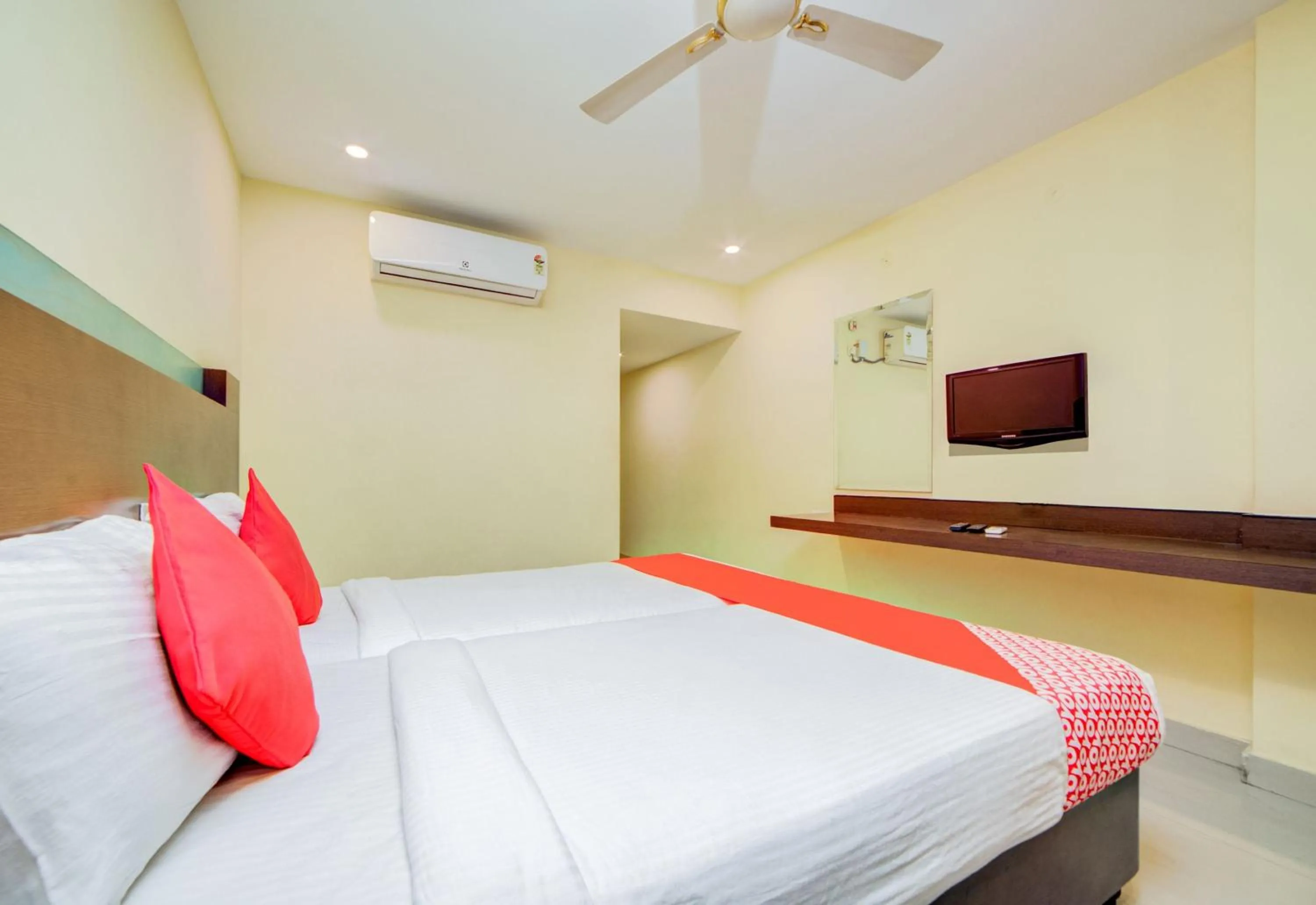 Bedroom, Bed in Hotel O Kachiguda Railway Station