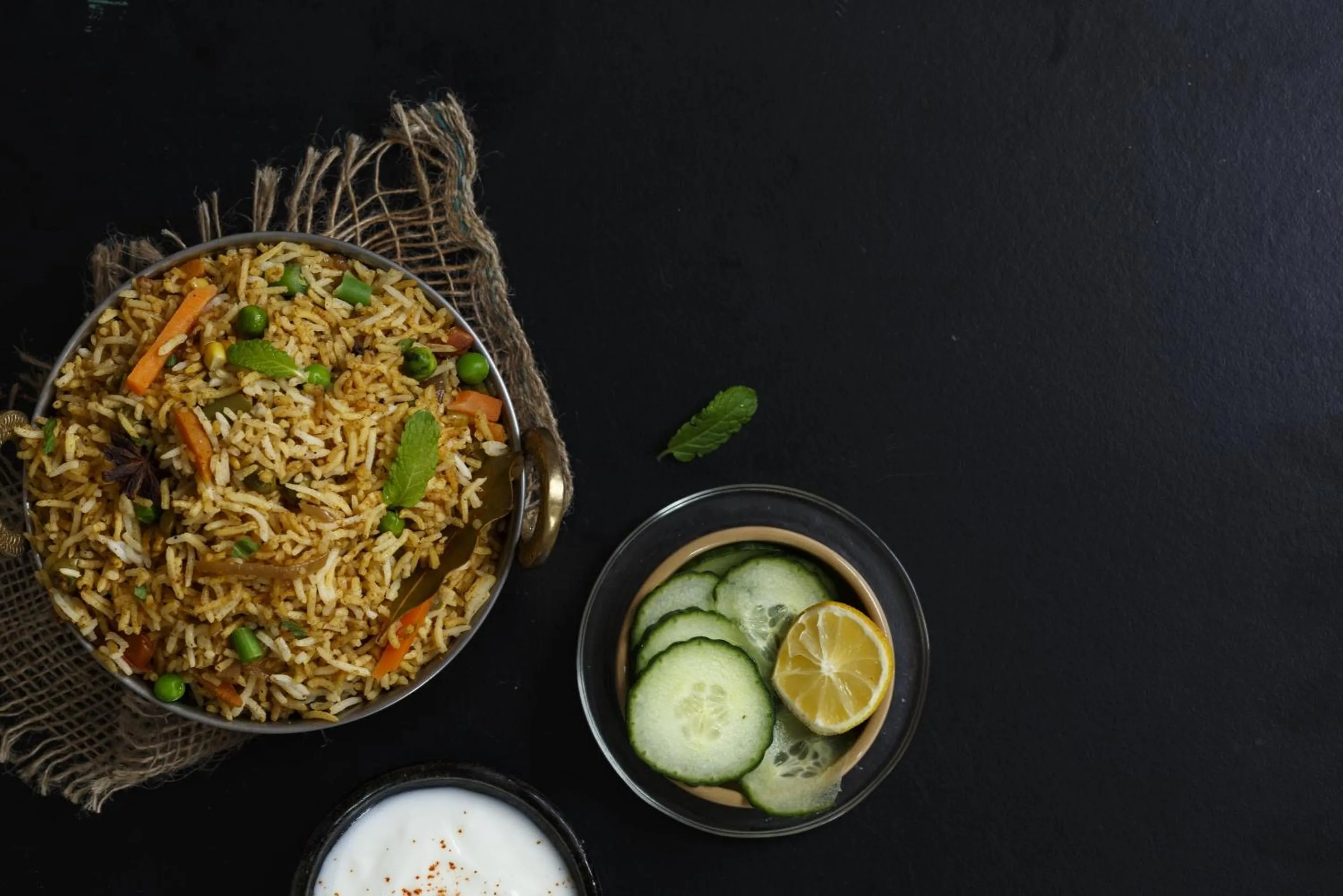 Restaurant/places to eat in Hotel O Kachiguda Railway Station