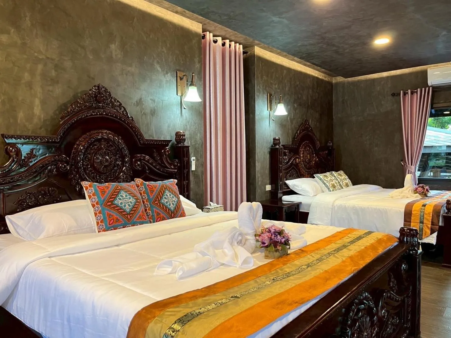 Bed in Bantunglom Resort