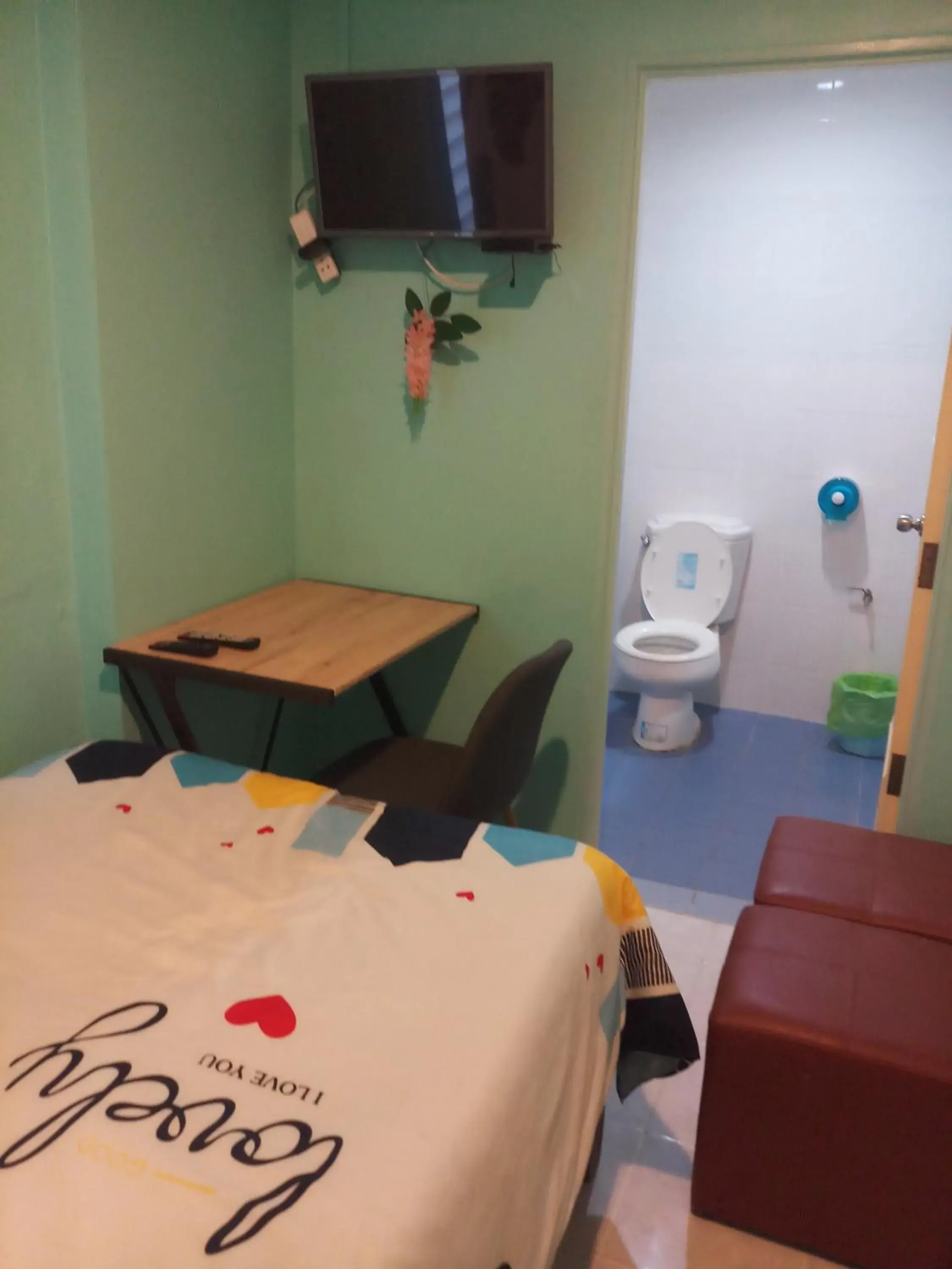 Small Single Room - single occupancy in Kata S. T. House Small Single Room - single occupancy in Kata S. T. House