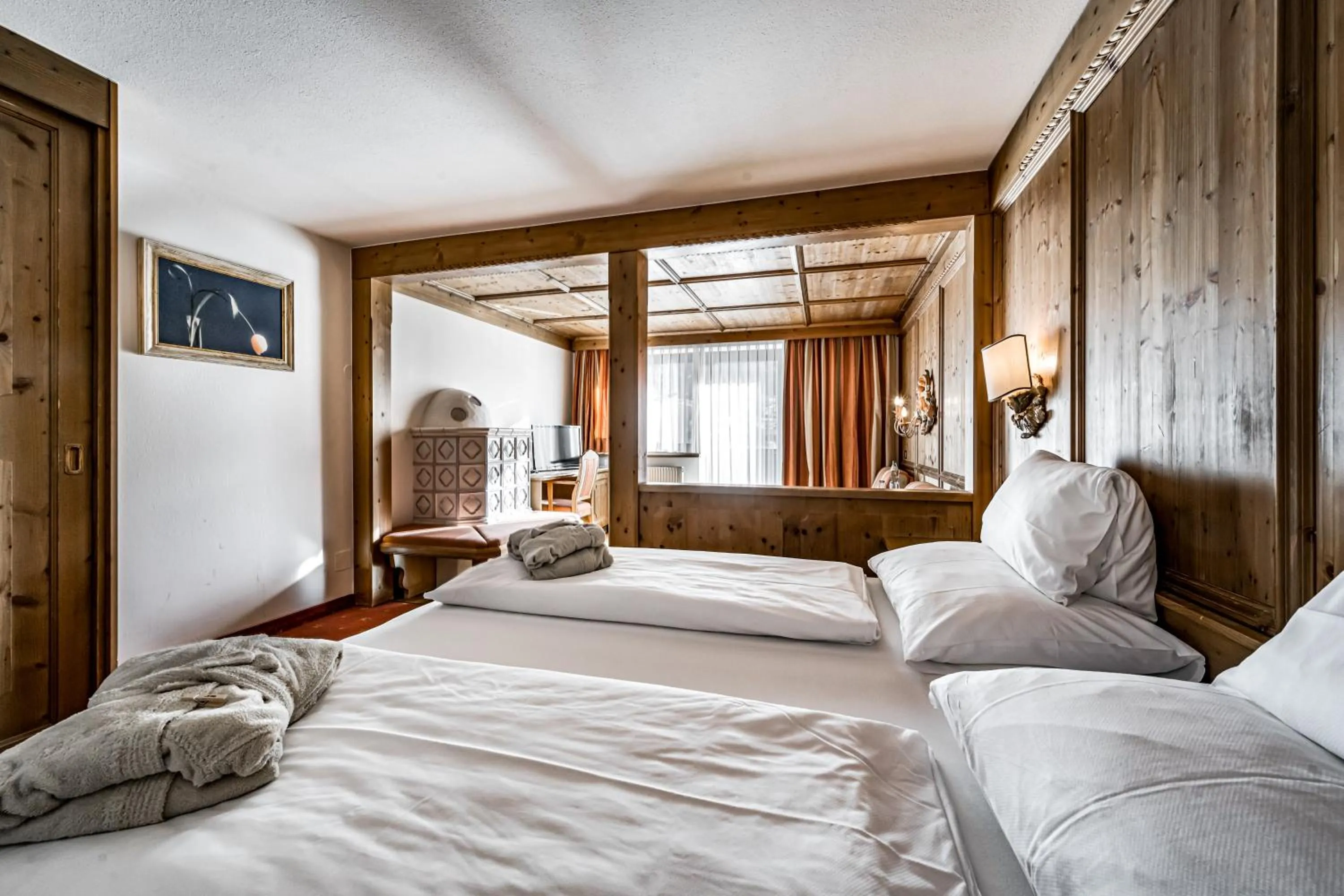 Photo of the whole room, Bed in Hotel Alpina Sölden - Adults Only