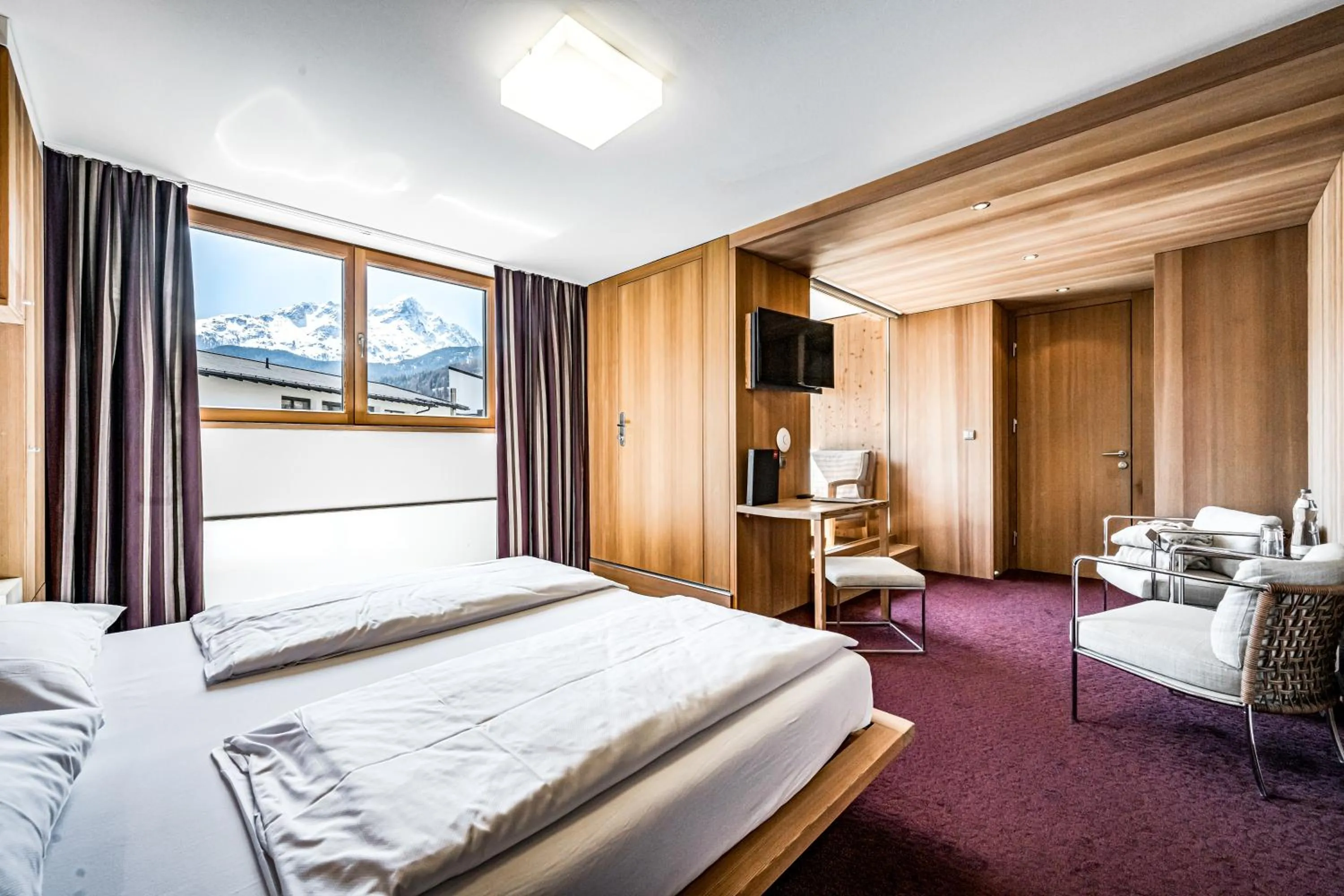 Photo of the whole room, Bed in Hotel Alpina Sölden - Adults Only