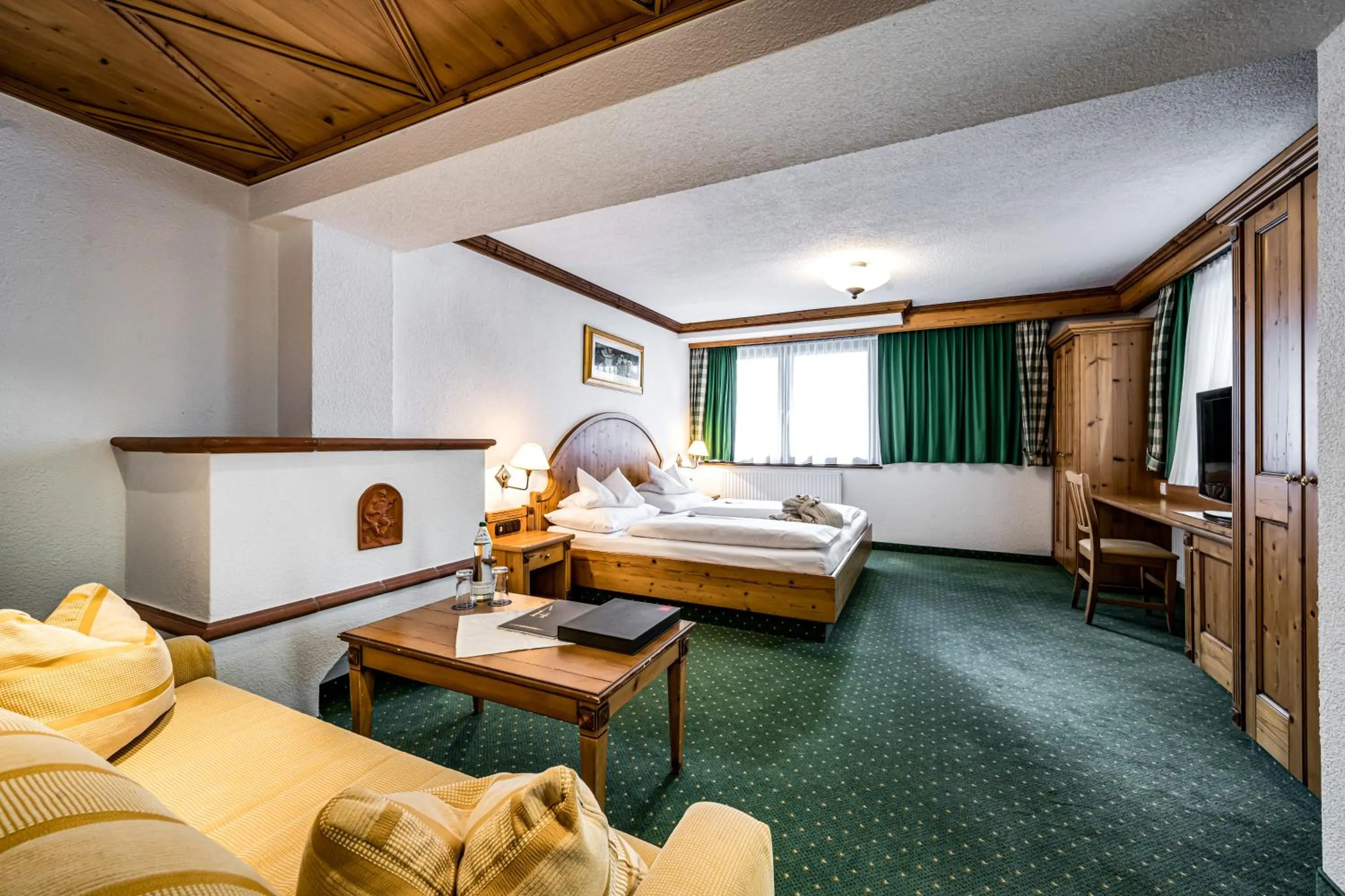 Photo of the whole room, Bed in Hotel Alpina Sölden - Adults Only