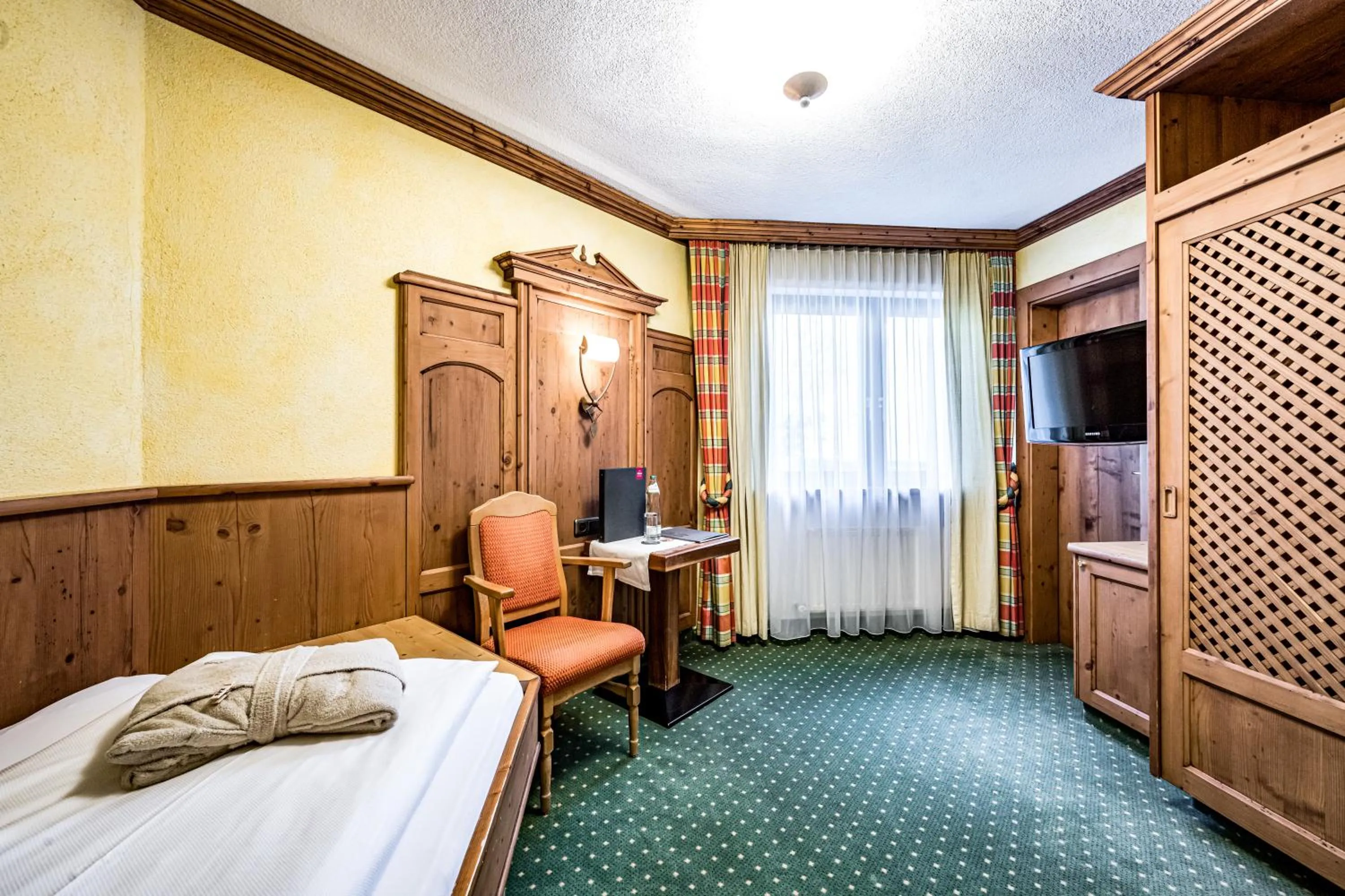 Photo of the whole room, Bed in Hotel Alpina Sölden - Adults Only