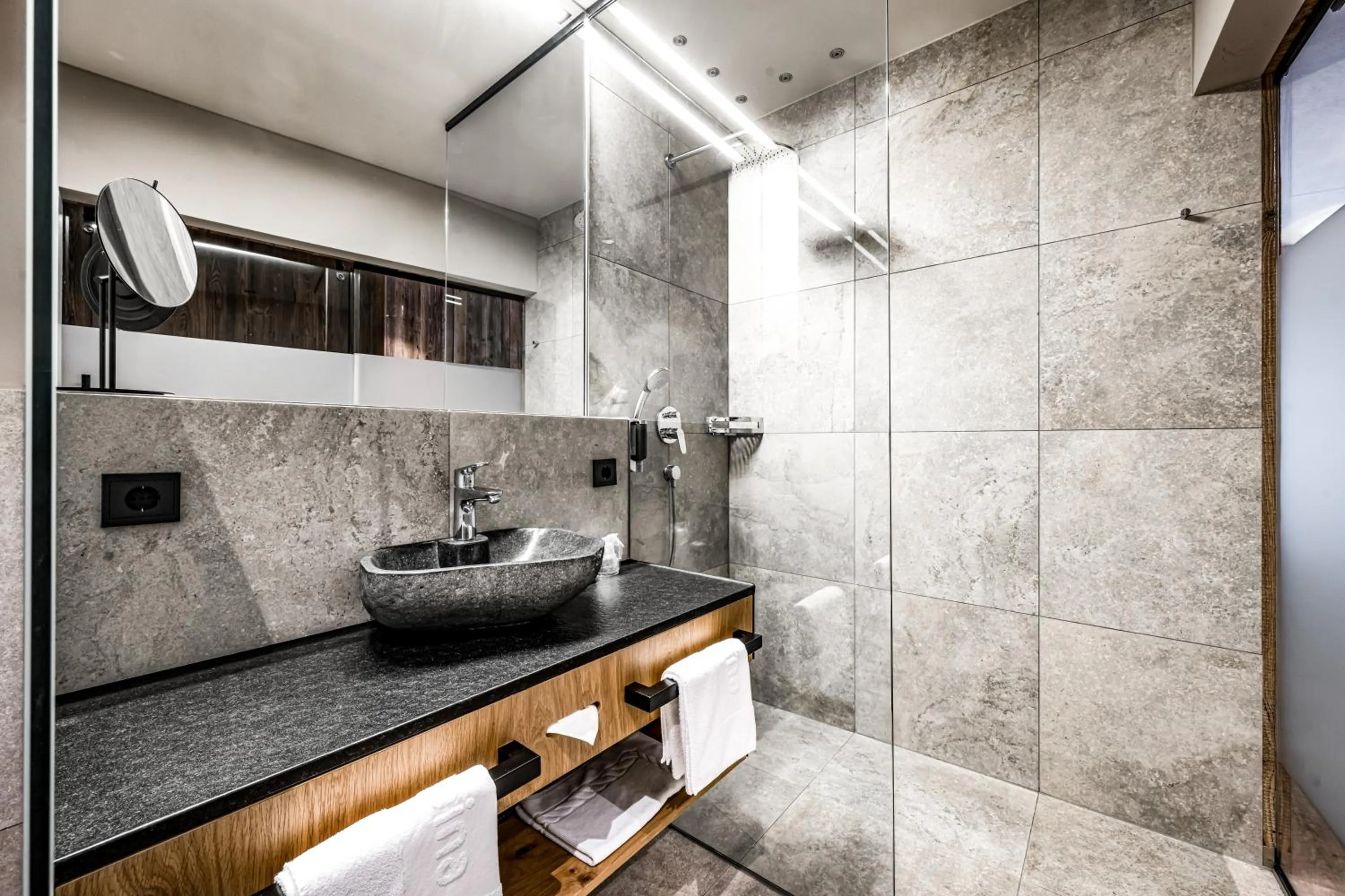 Bathroom in Hotel Alpina Sölden - Adults Only