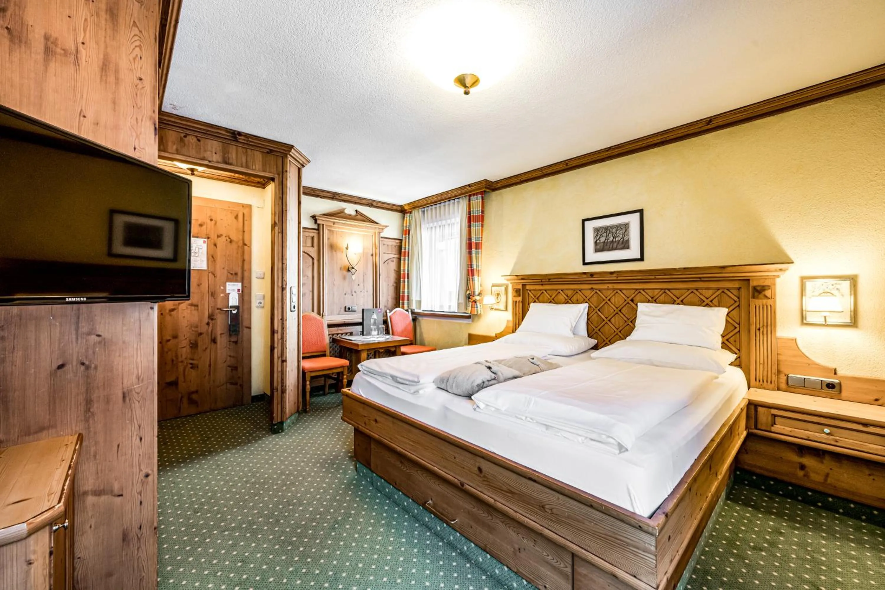 Photo of the whole room, Bed in Hotel Alpina Sölden - Adults Only