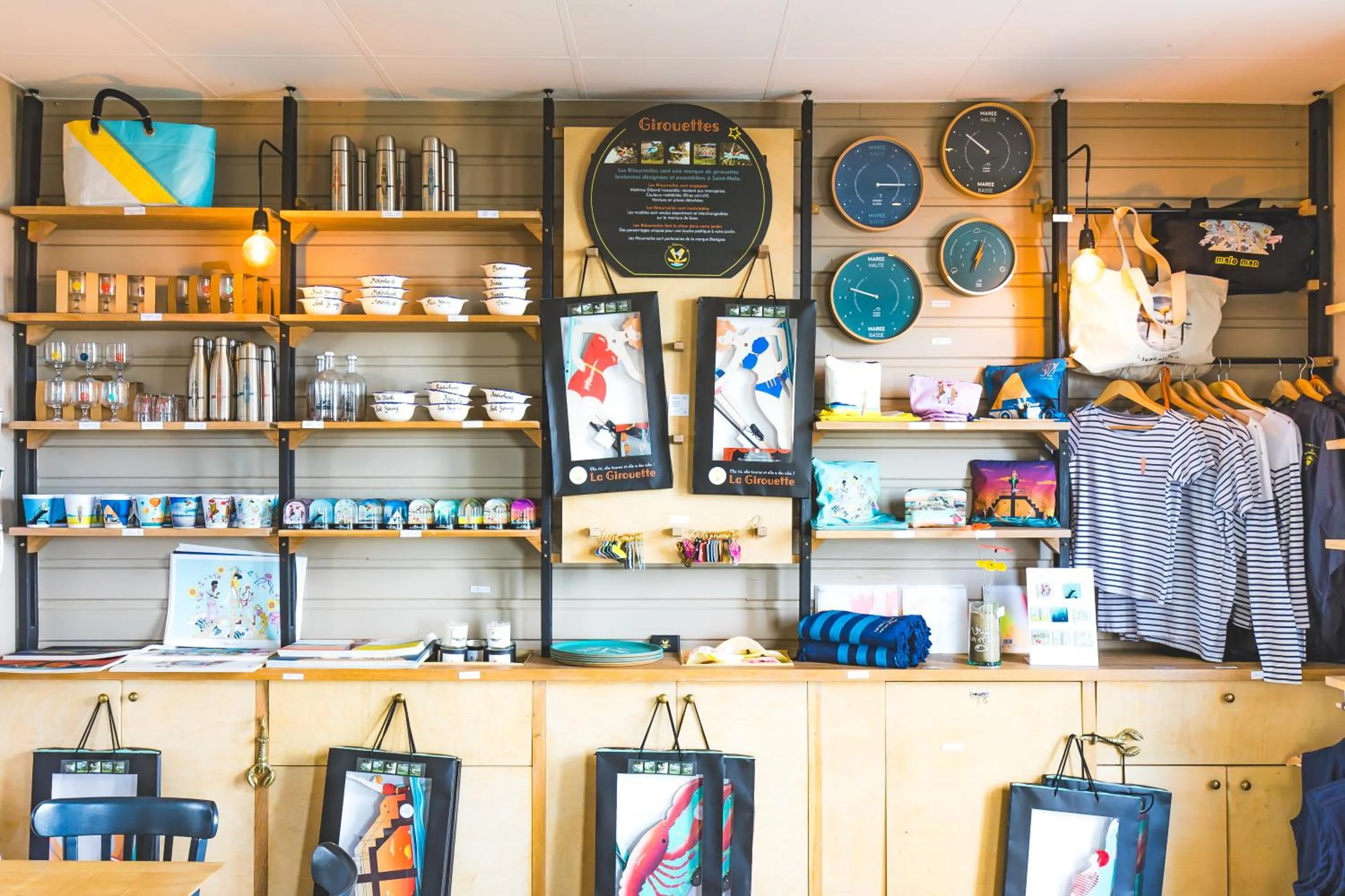 On-site shops in Hôtel Les Charmettes - Saint Malo