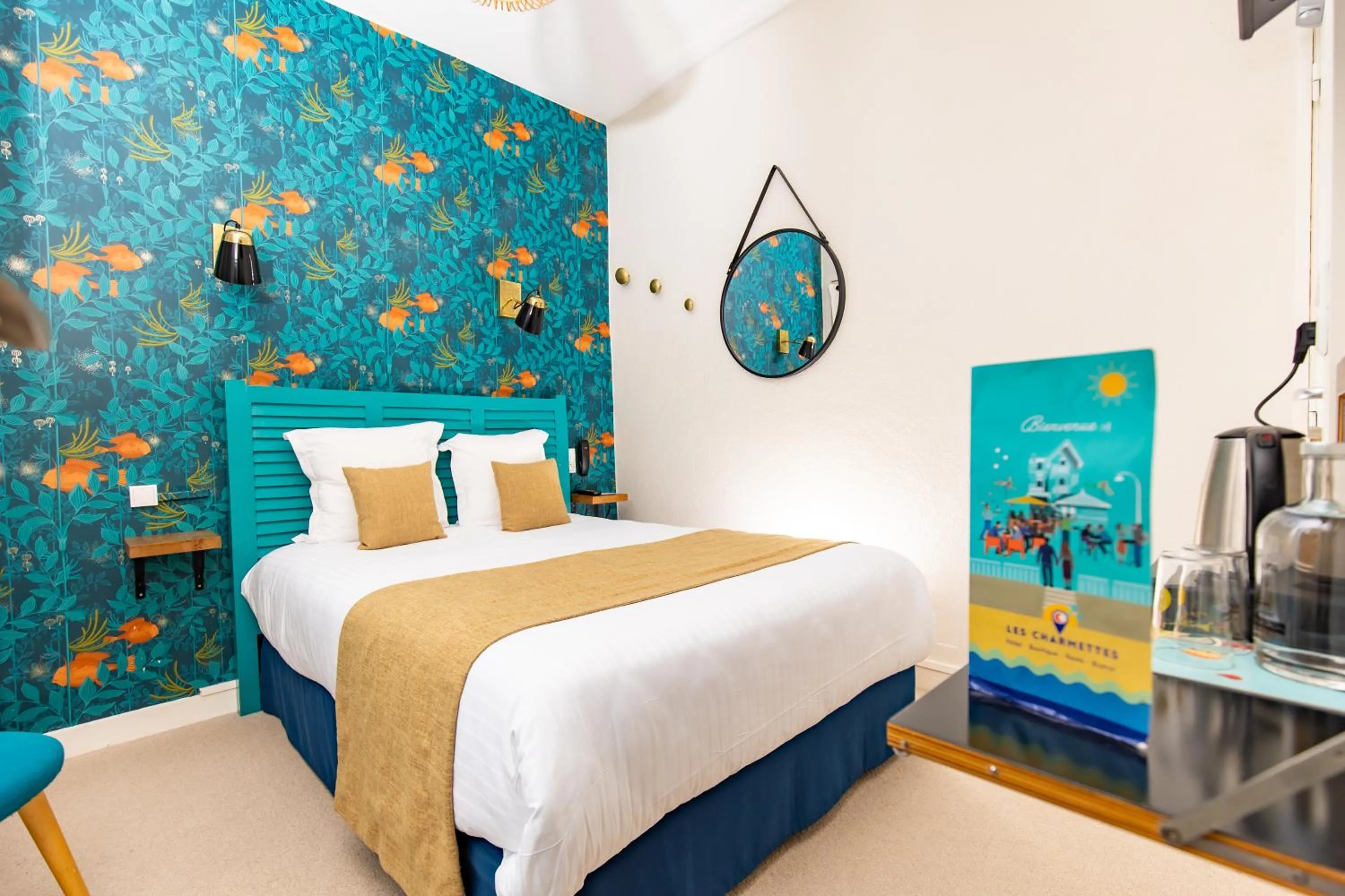 Coffee/tea facilities, Bed in Hôtel Les Charmettes - Saint Malo