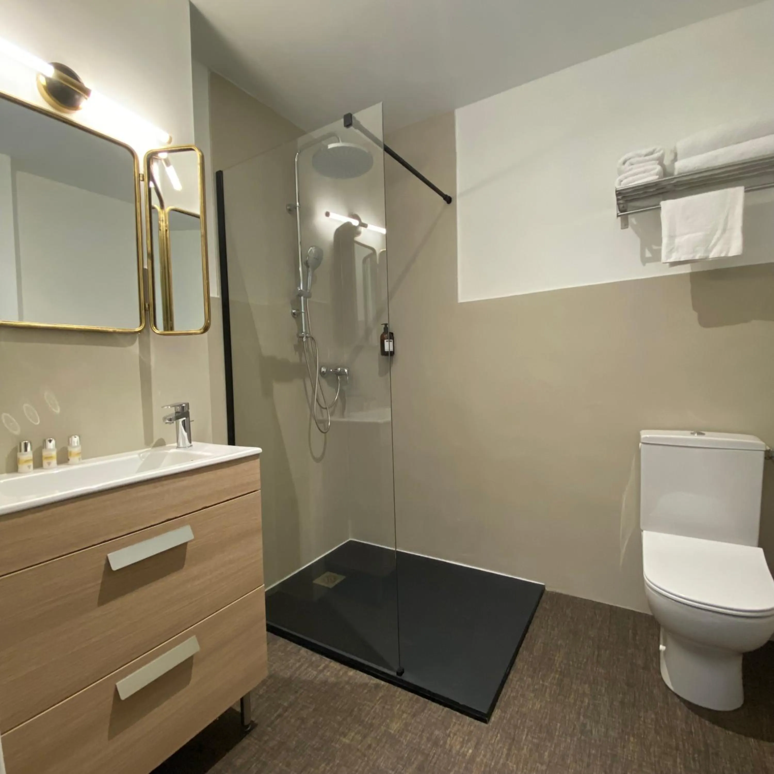 Bathroom in Hôtel Les Charmettes - Saint Malo