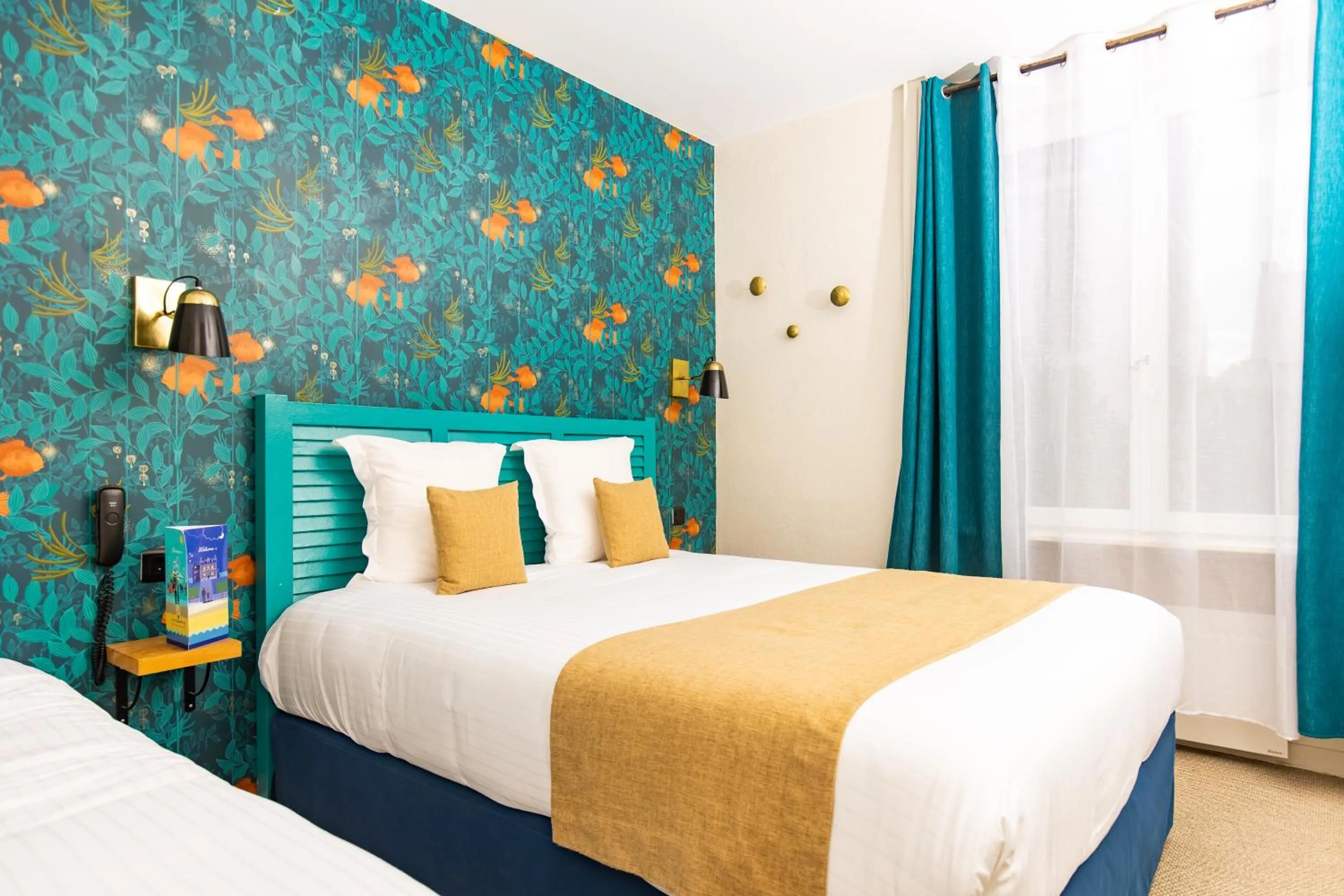 Bedroom, Bed in Hôtel Les Charmettes - Saint Malo