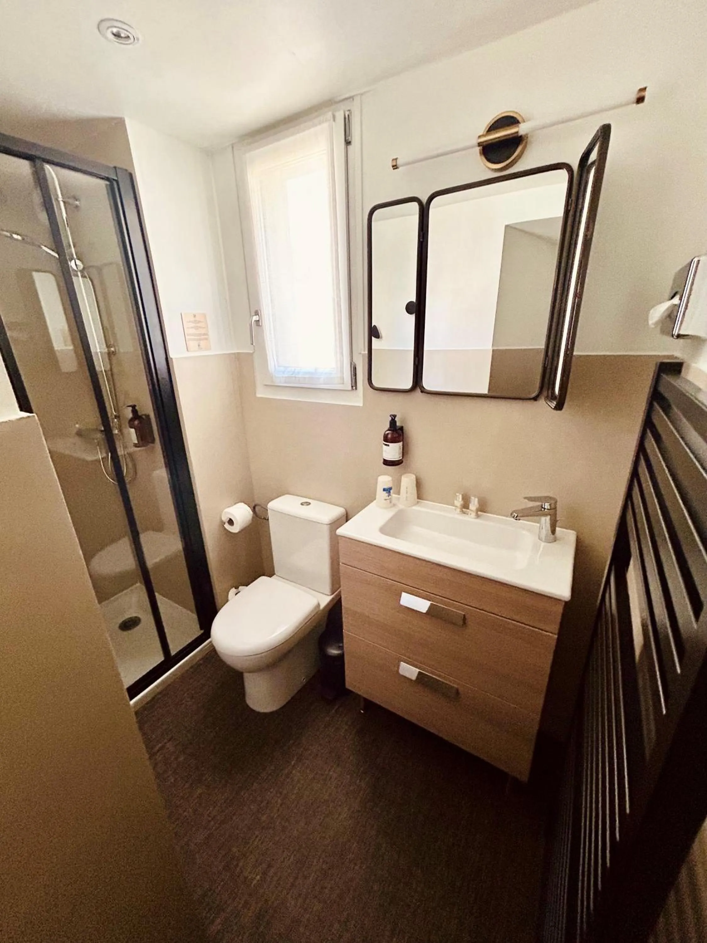 Bathroom in Hôtel Les Charmettes - Saint Malo