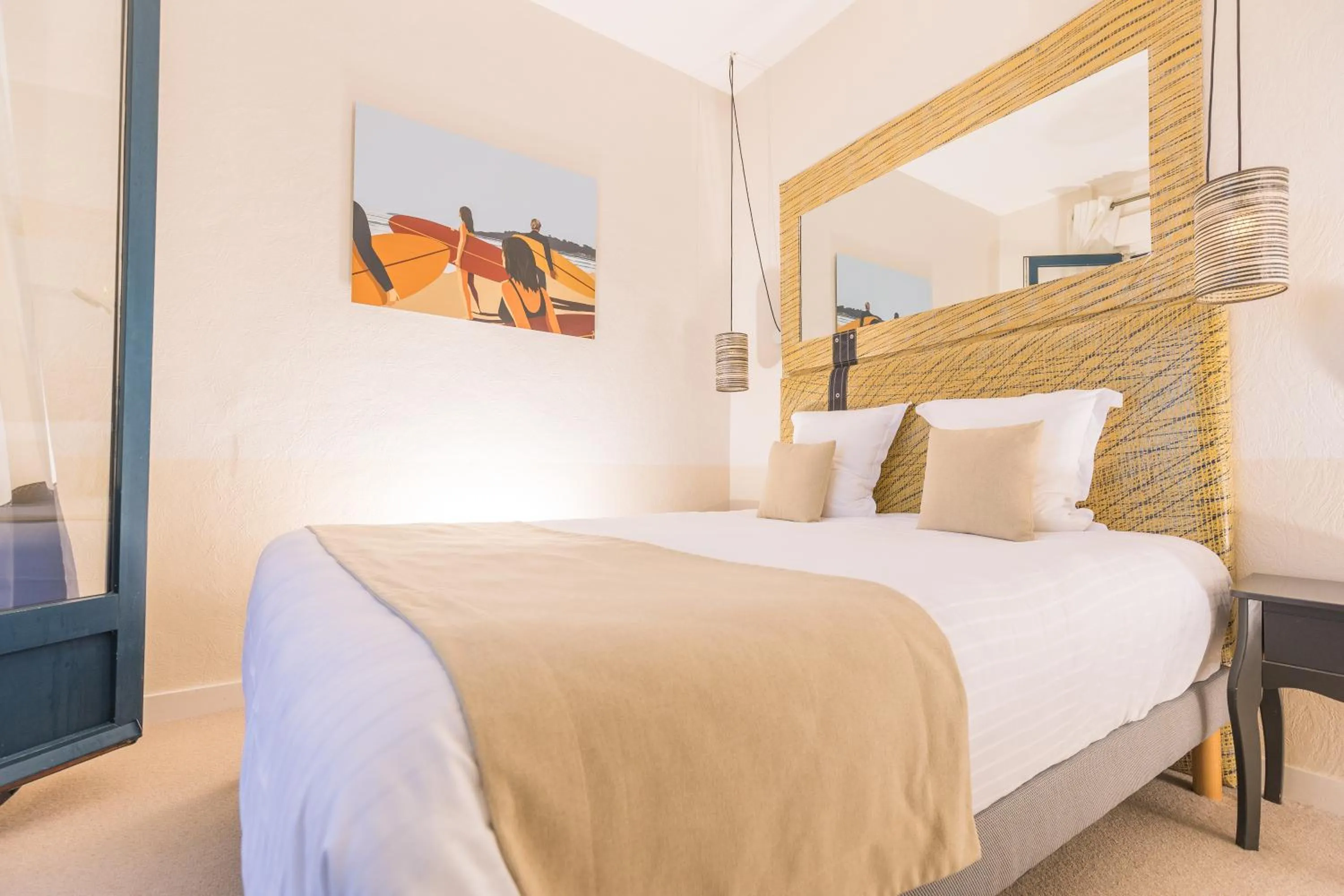 Bedroom, Bed in Hôtel Les Charmettes - Saint Malo