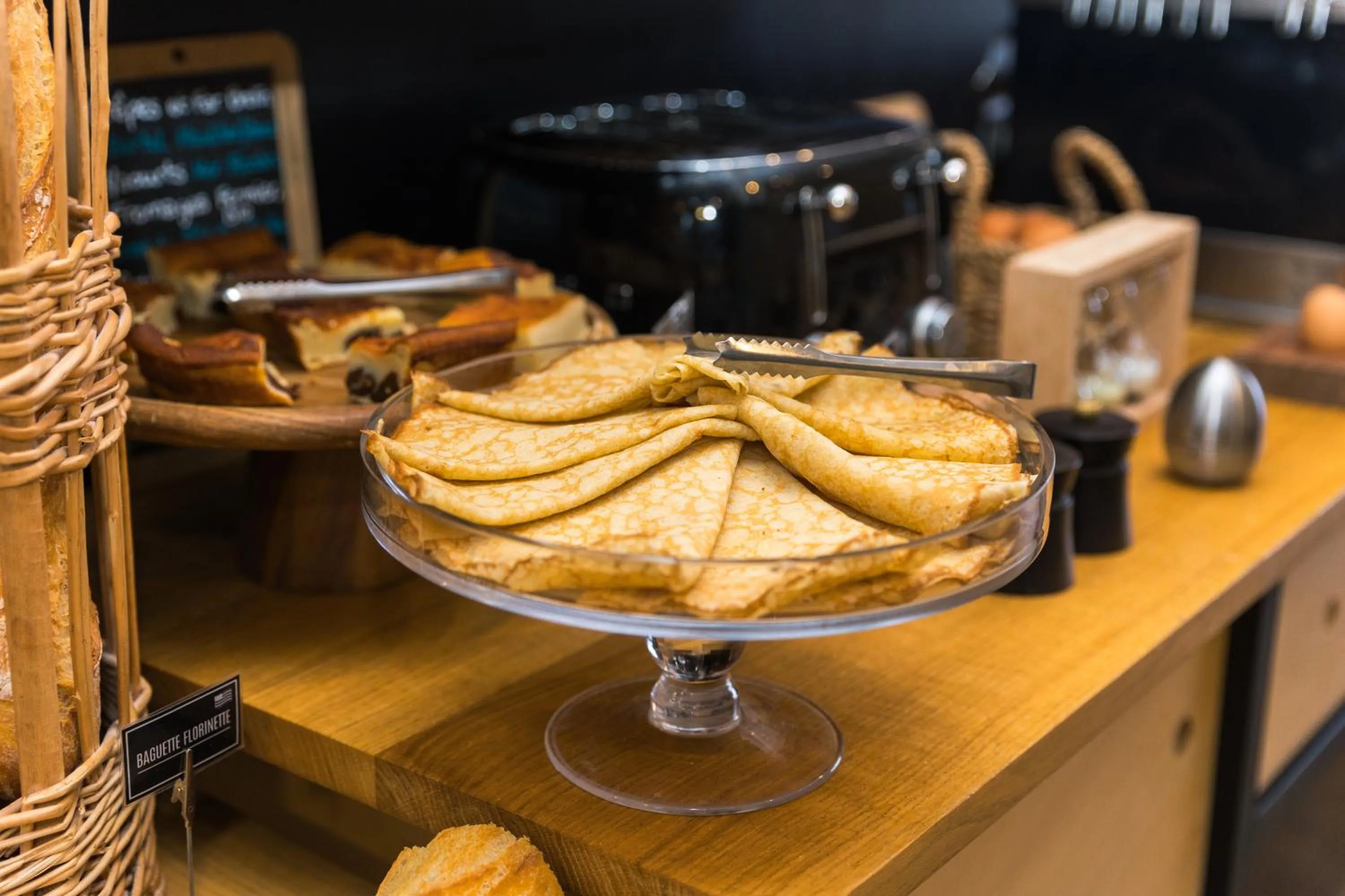 Breakfast in Hôtel Les Charmettes - Saint Malo