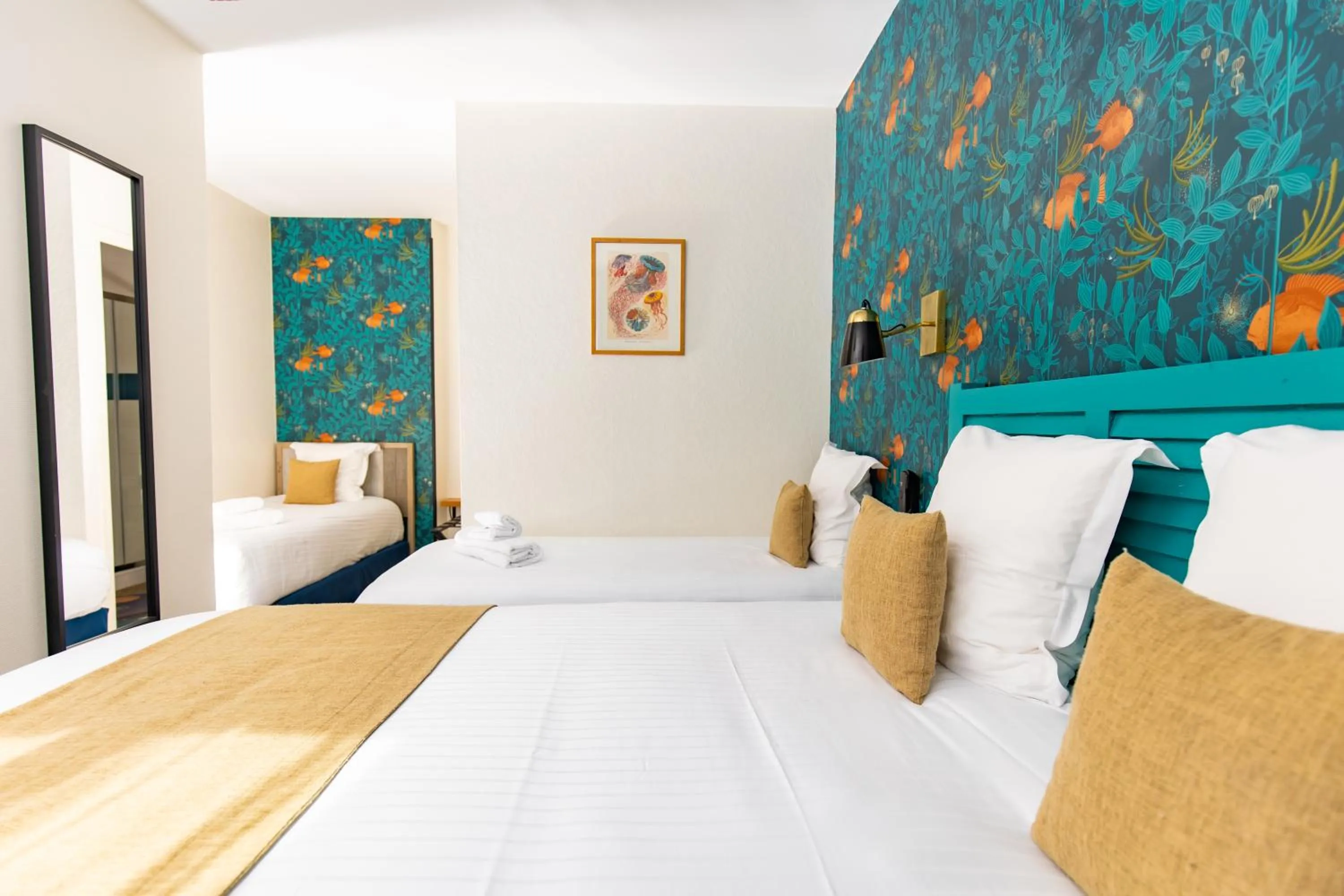 Bedroom, Bed in Hôtel Les Charmettes - Saint Malo