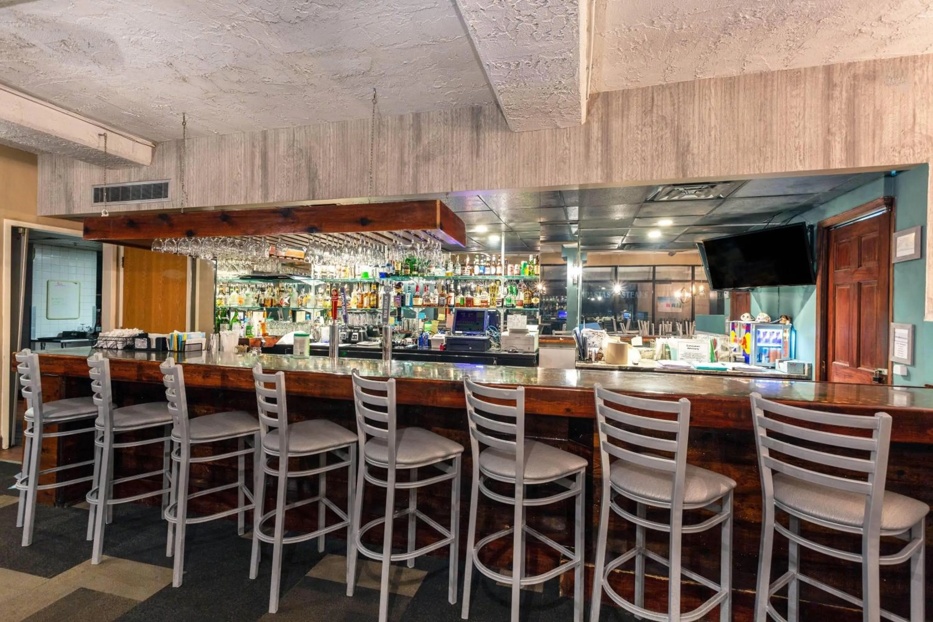 Lounge or bar in Ramada Plaza by Wyndham Virginia Beach Oceanfront