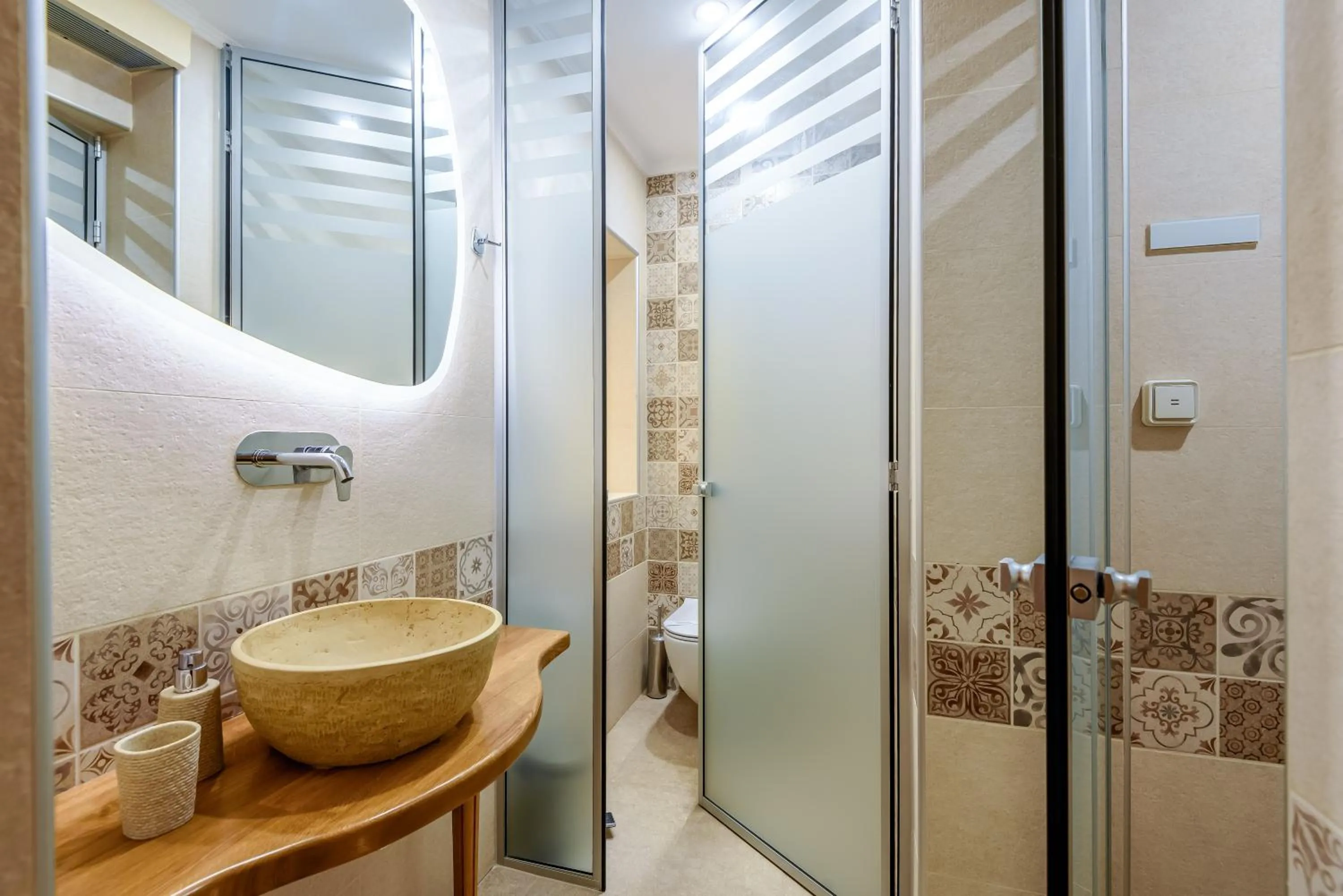 Shower in Belmondo Hotel