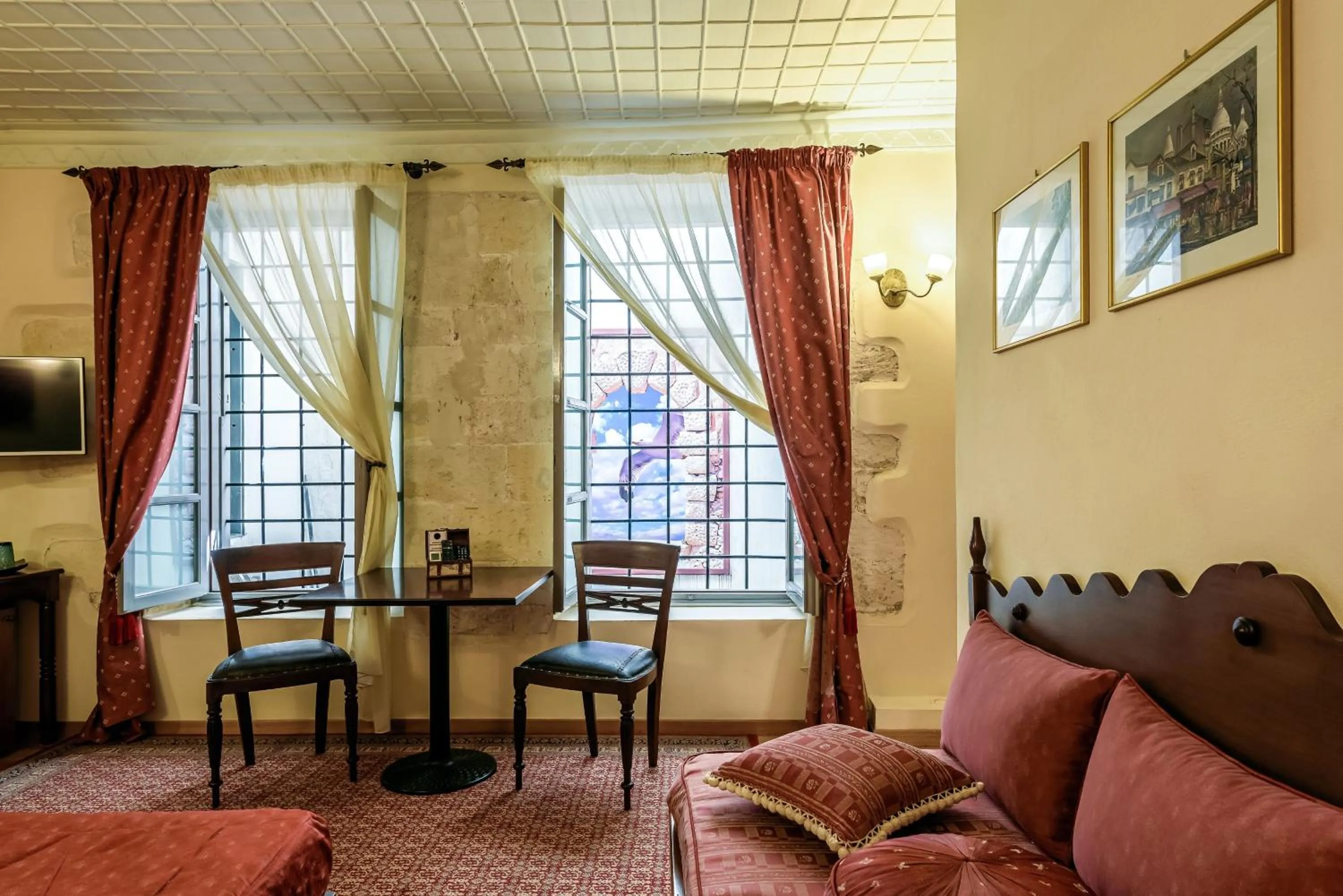 TV and multimedia in Belmondo Hotel